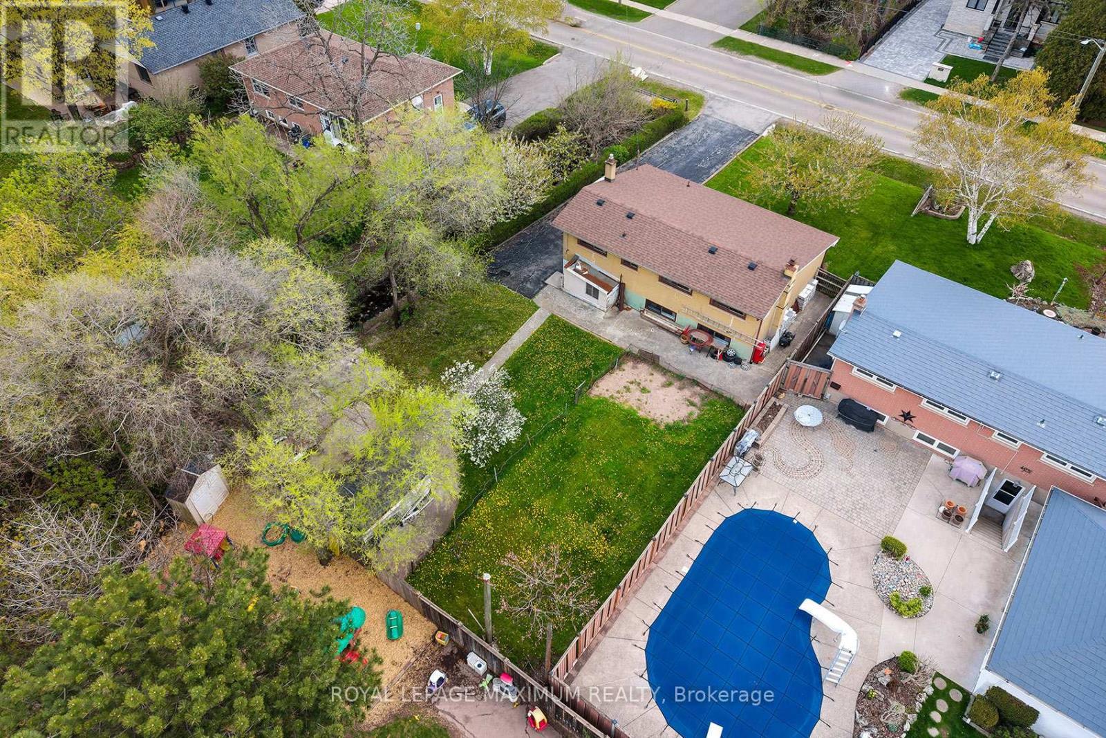 












565 PINEGROVE ROAD

,
Oakville,




Ontario
L6K2C5

