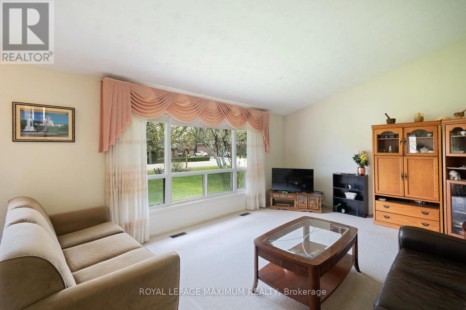 












565 PINEGROVE ROAD

,
Oakville,




Ontario
L6K2C5

