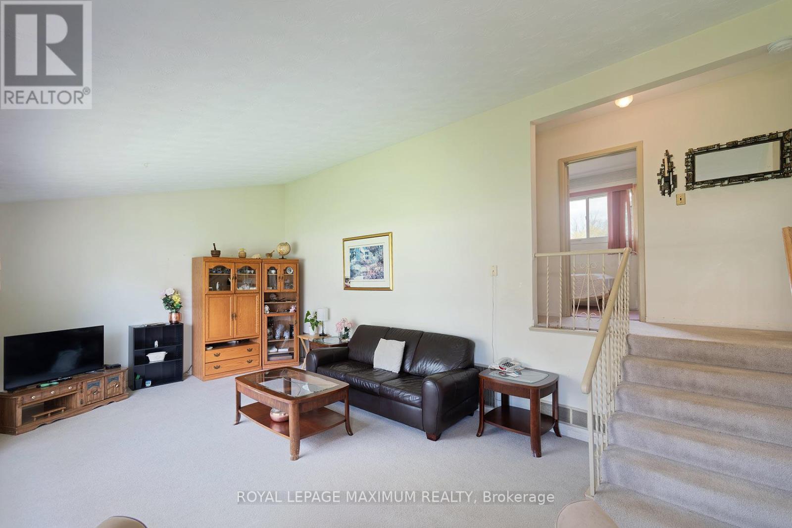 












565 PINEGROVE ROAD

,
Oakville,




Ontario
L6K2C5

