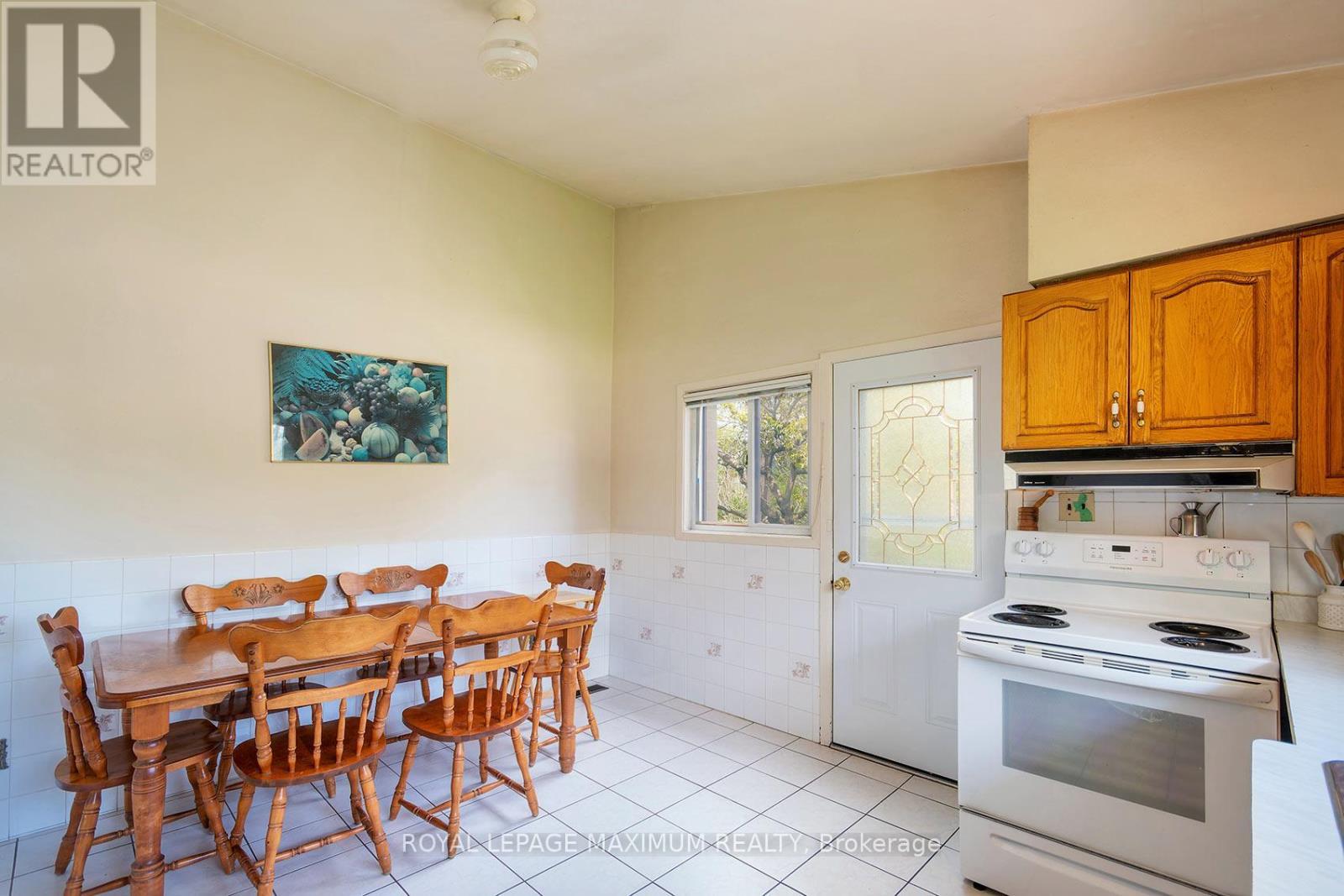 












565 PINEGROVE ROAD

,
Oakville,




Ontario
L6K2C5

