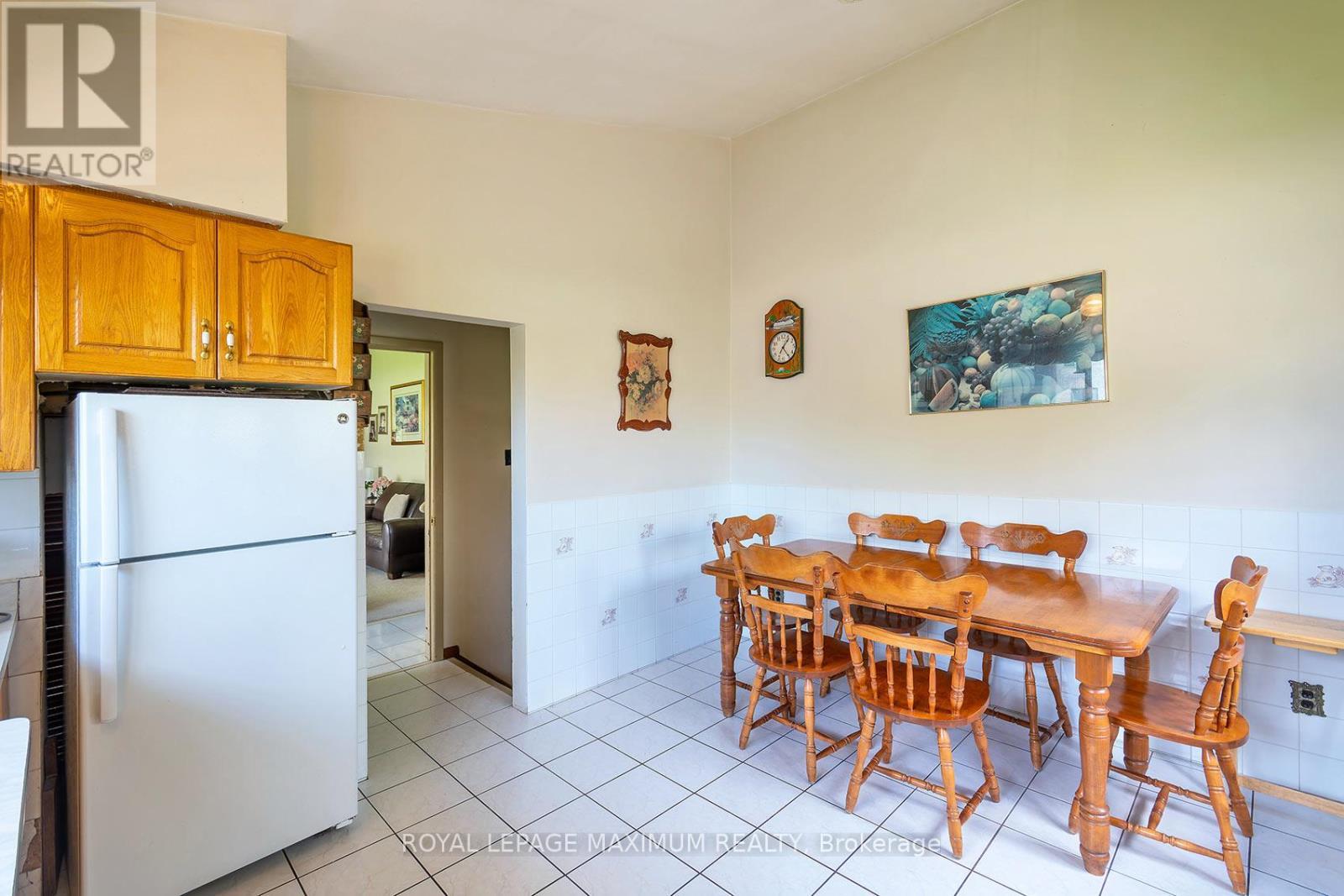 












565 PINEGROVE ROAD

,
Oakville,




Ontario
L6K2C5

