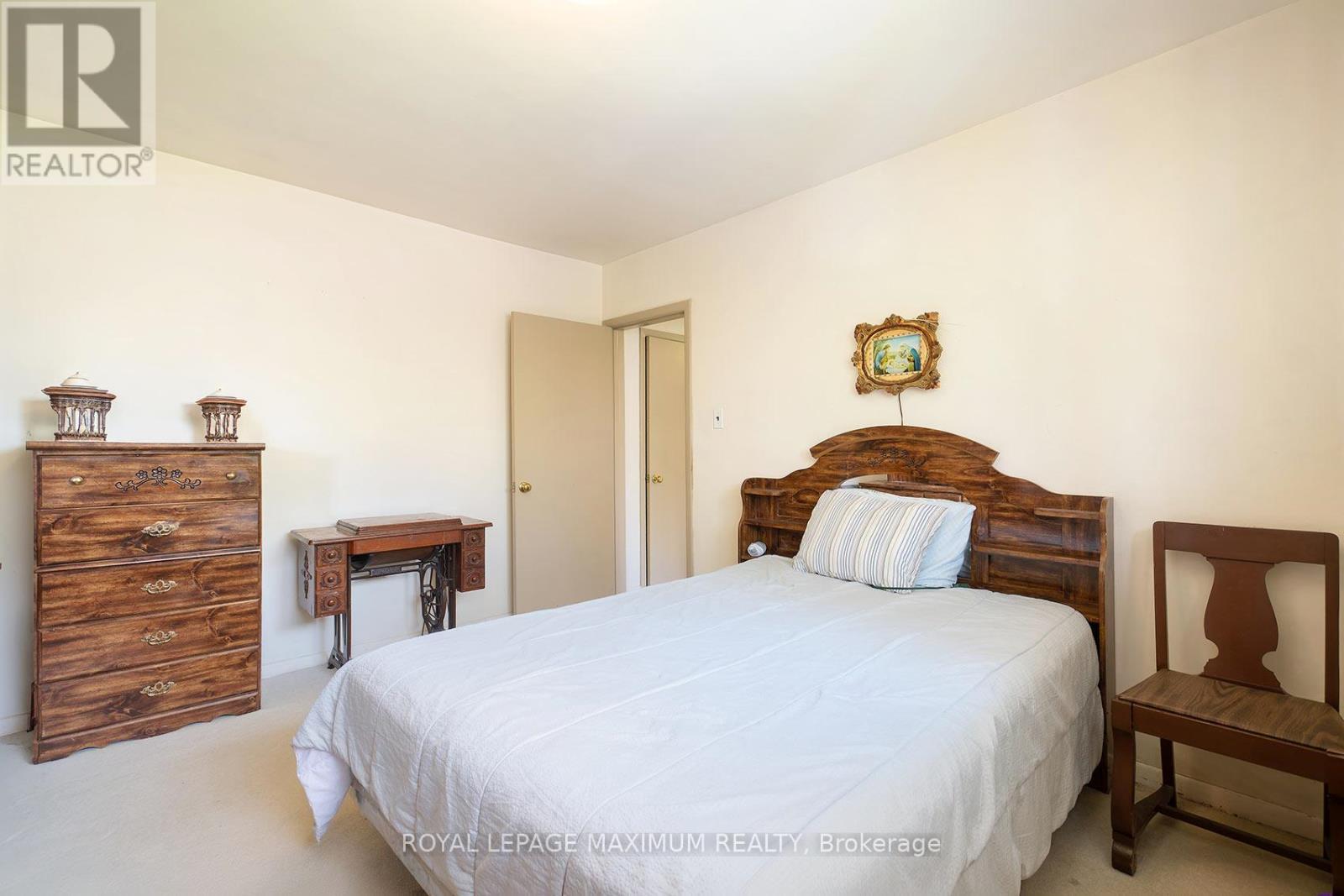 












565 PINEGROVE ROAD

,
Oakville,




Ontario
L6K2C5

