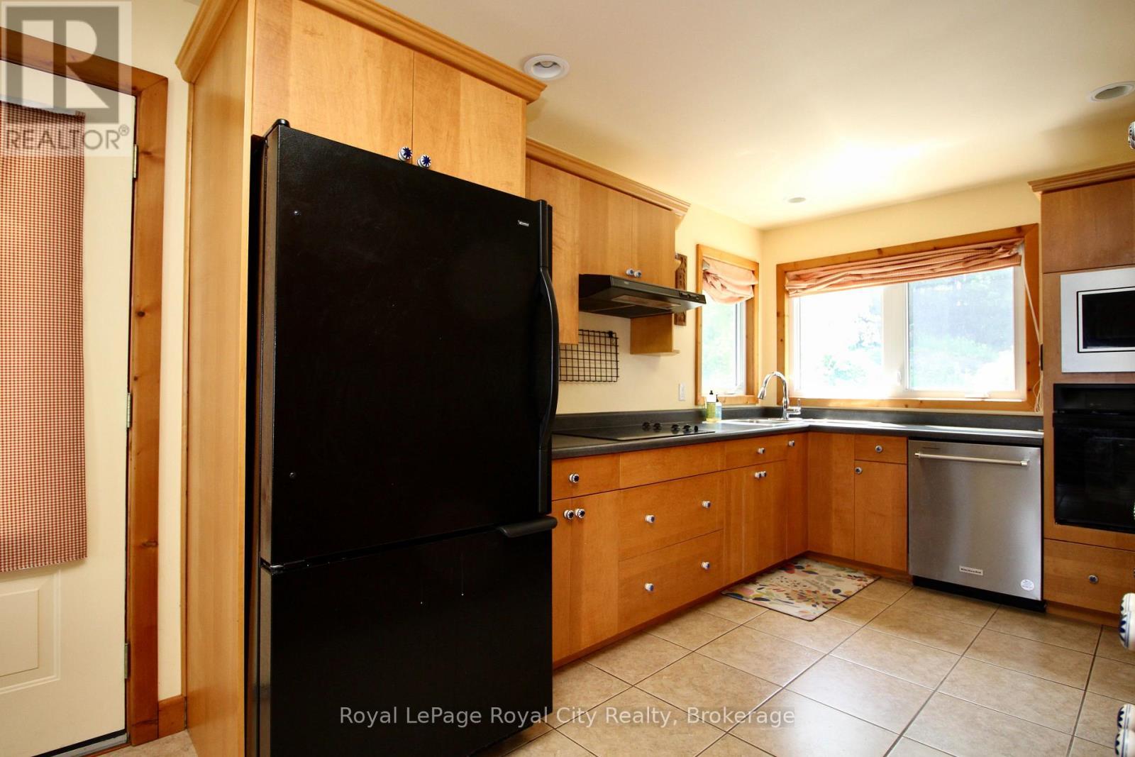 












14 DOCK LANE

,
Northern Bruce Peninsula,




Ontario
N0H1Z0

