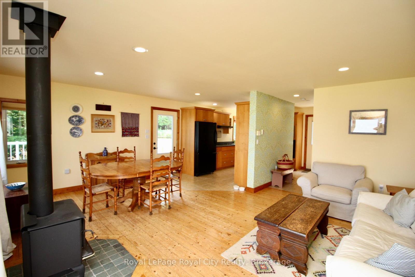 












14 DOCK LANE

,
Northern Bruce Peninsula,




Ontario
N0H1Z0

