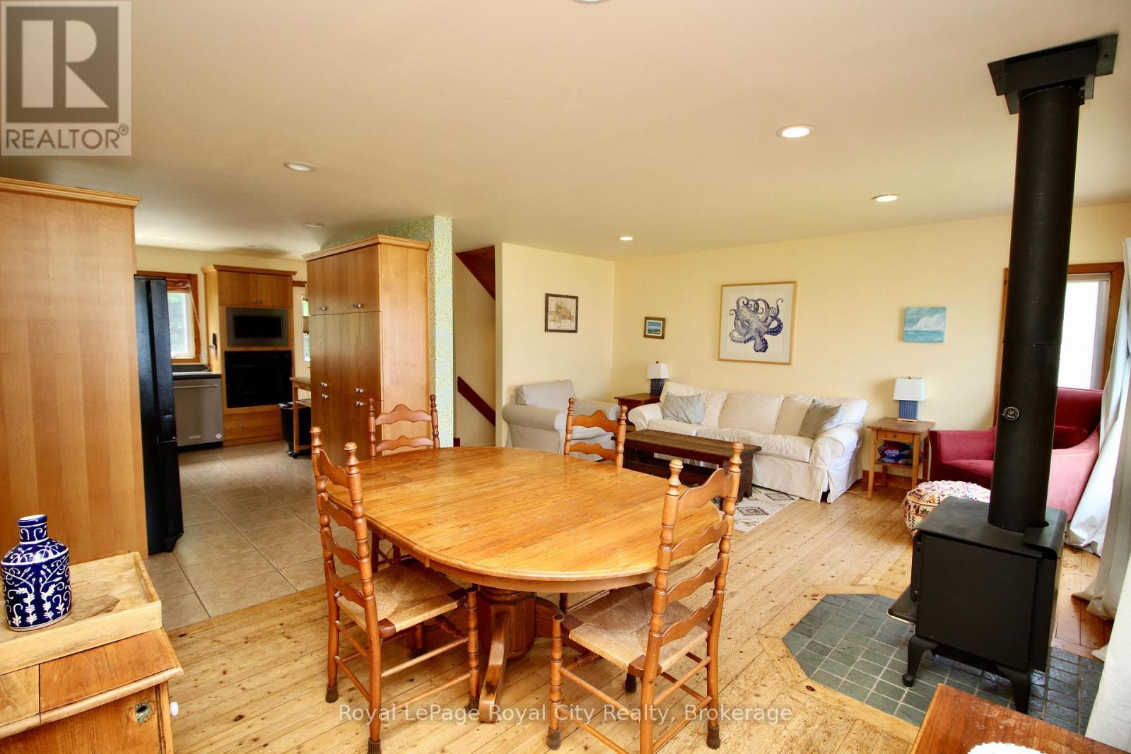 












14 DOCK LANE

,
Northern Bruce Peninsula,




Ontario
N0H1Z0

