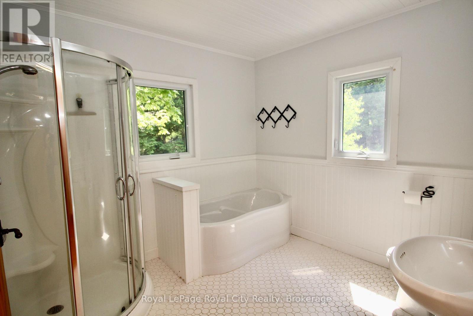 












14 DOCK LANE

,
Northern Bruce Peninsula,




Ontario
N0H1Z0

