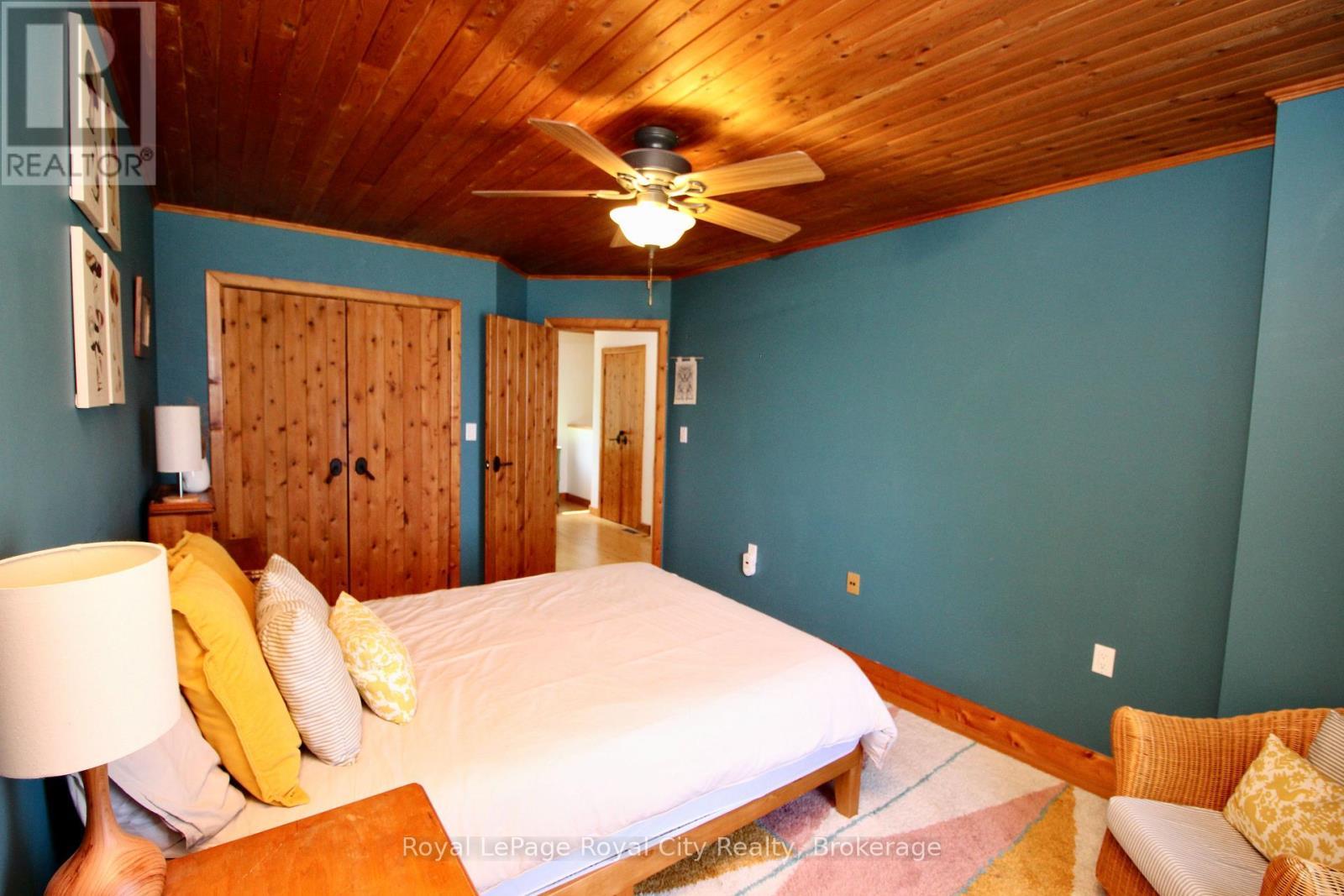 












14 DOCK LANE

,
Northern Bruce Peninsula,




Ontario
N0H1Z0

