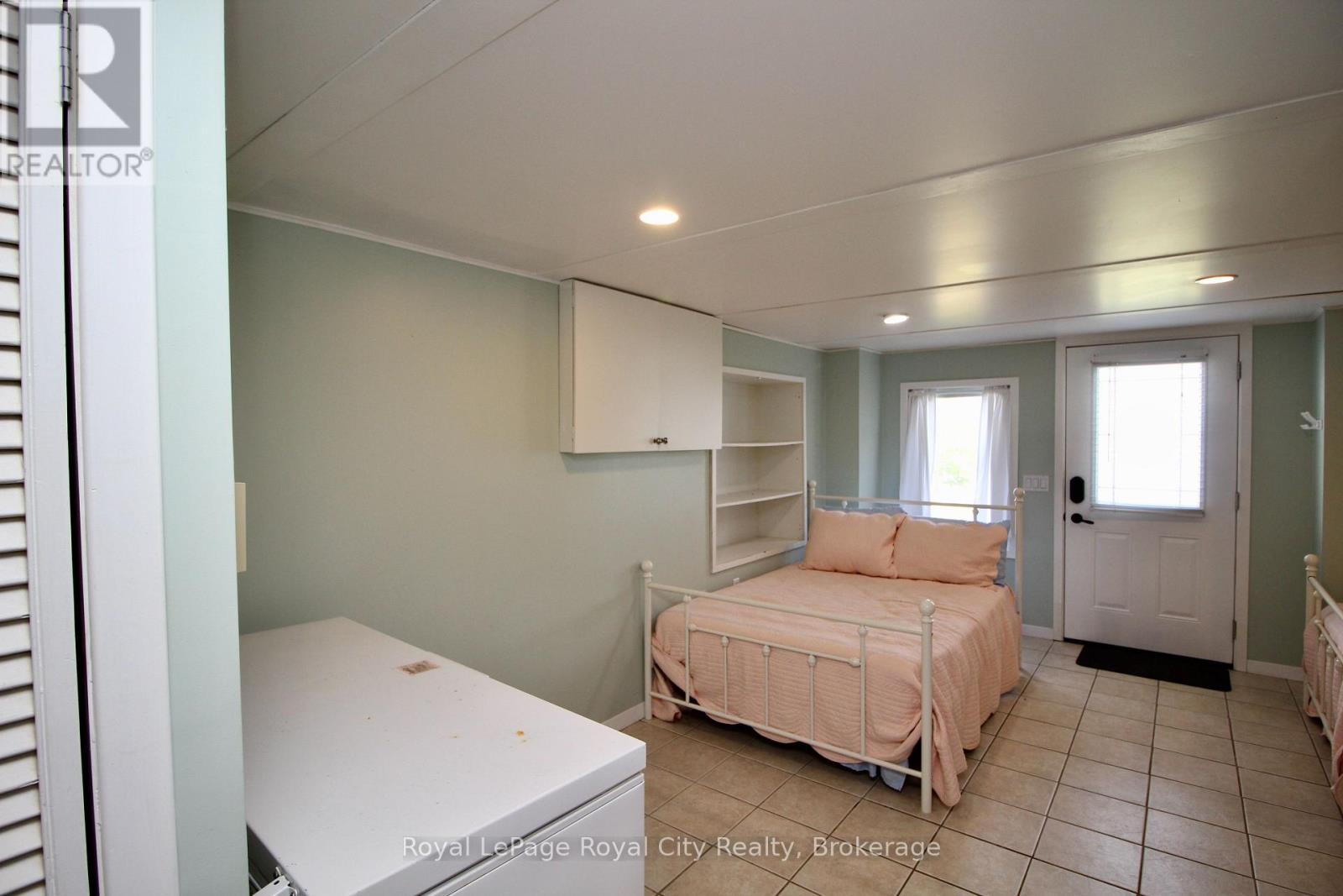 












14 DOCK LANE

,
Northern Bruce Peninsula,




Ontario
N0H1Z0

