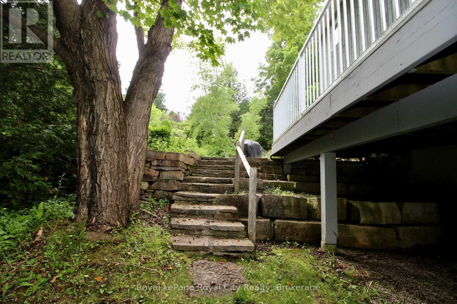 












14 DOCK LANE

,
Northern Bruce Peninsula,




Ontario
N0H1Z0

