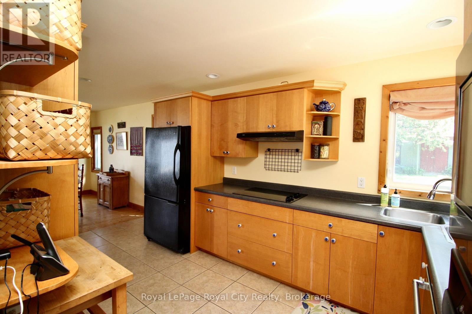 












14 DOCK LANE

,
Northern Bruce Peninsula,




Ontario
N0H1Z0

