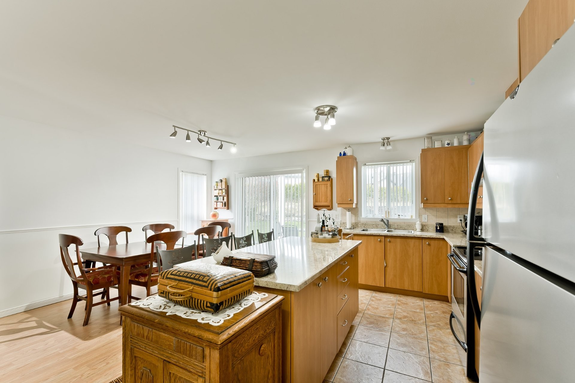 









1060


Rue Hélène-Boullé

,
Sherbrooke (Brompton/Rock Forest/Saint-Élie/Deauville),




QC
J1J2M7

