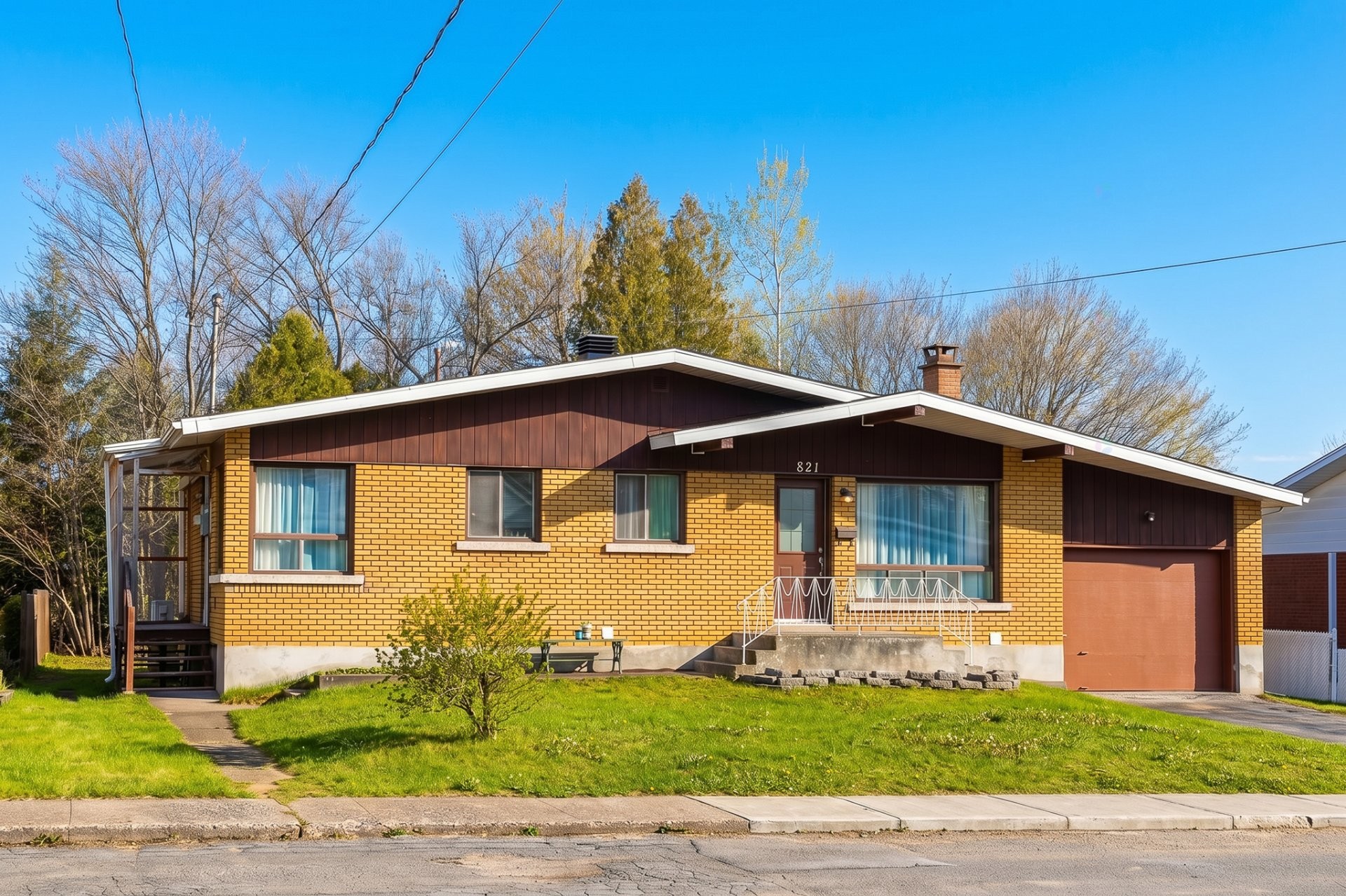 









821


18e Rue

,
Shawinigan,




QC
G9T3S1

