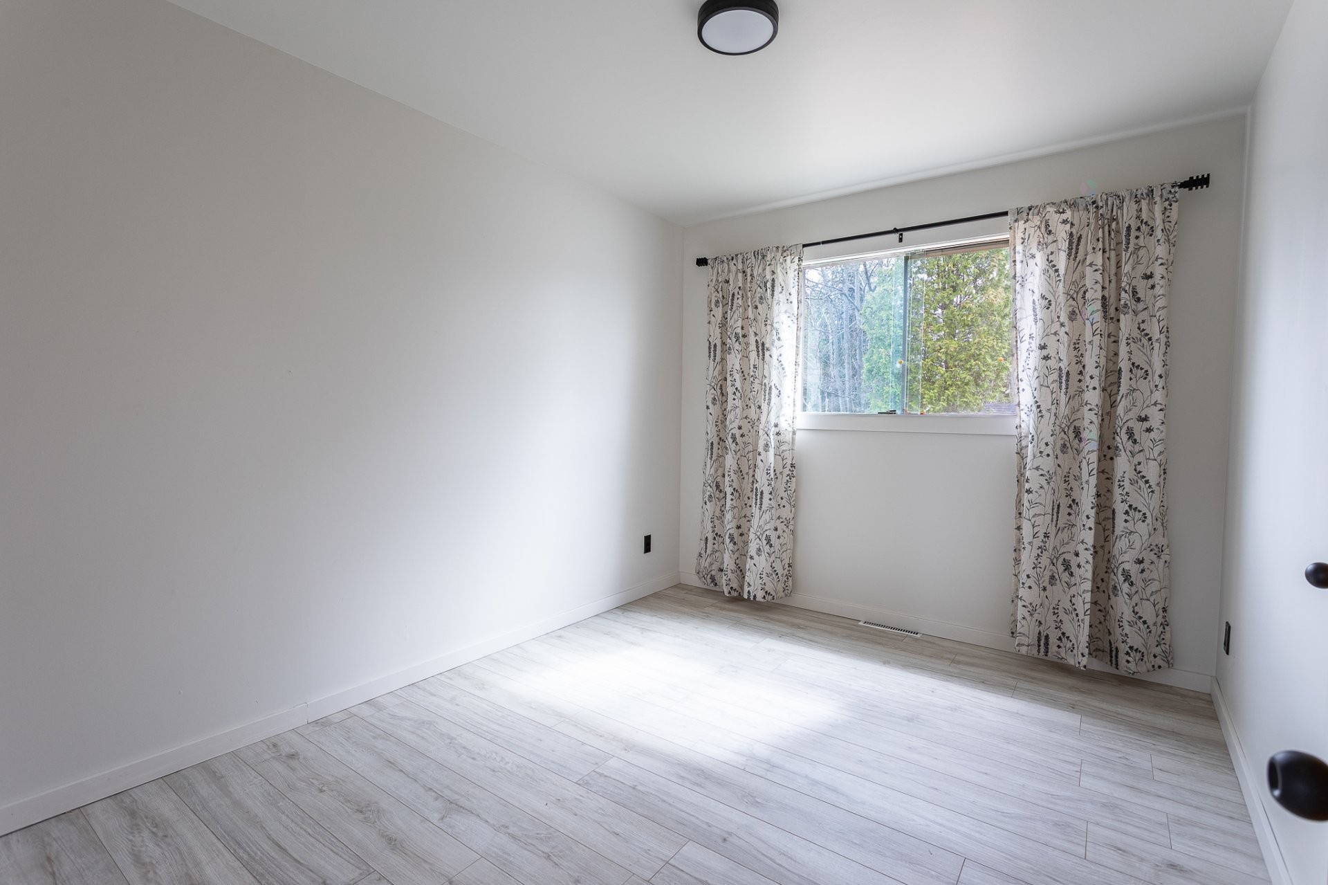 









821


18e Rue

,
Shawinigan,




QC
G9T3S1

