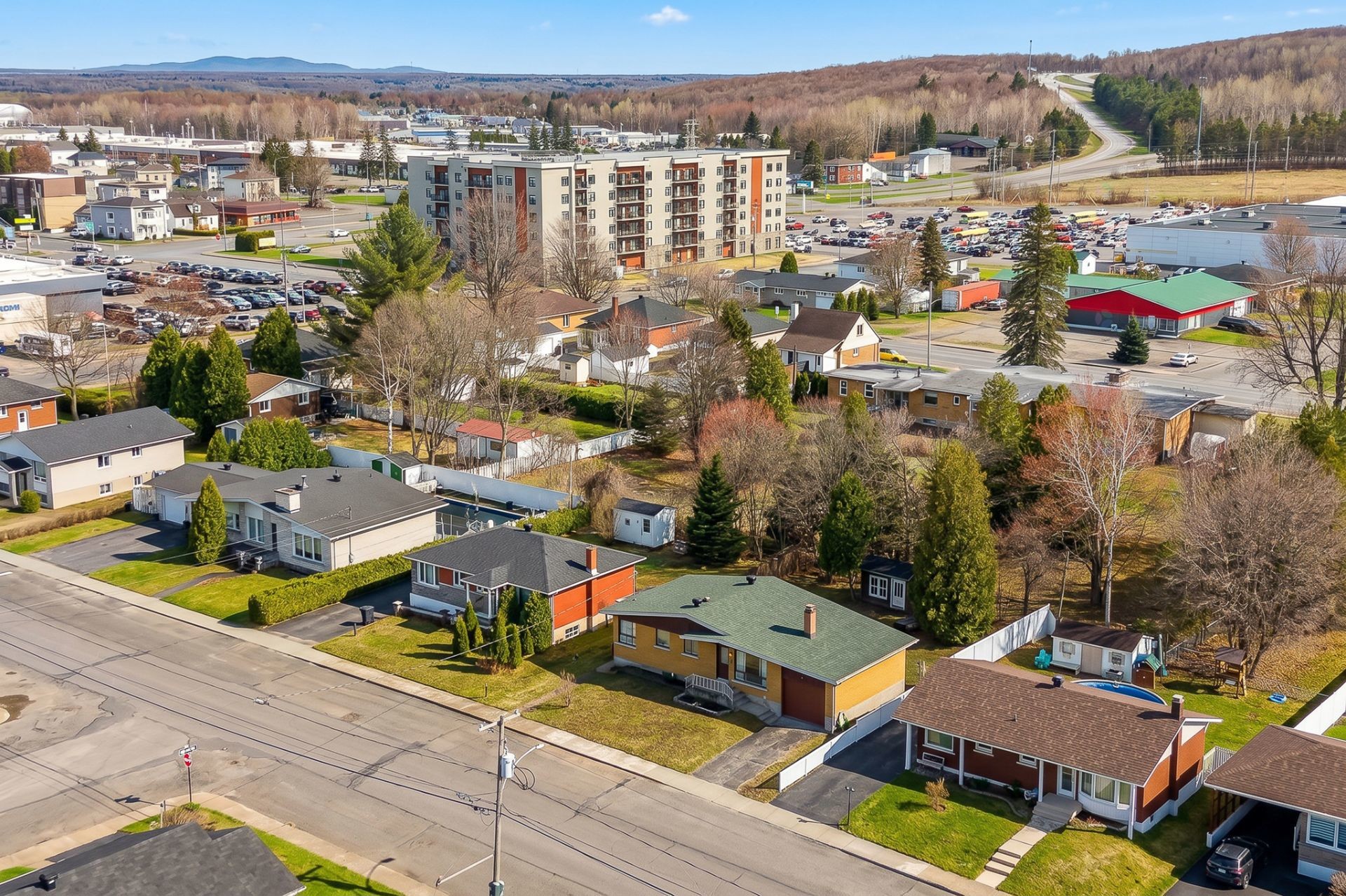 









821


18e Rue

,
Shawinigan,




QC
G9T3S1

