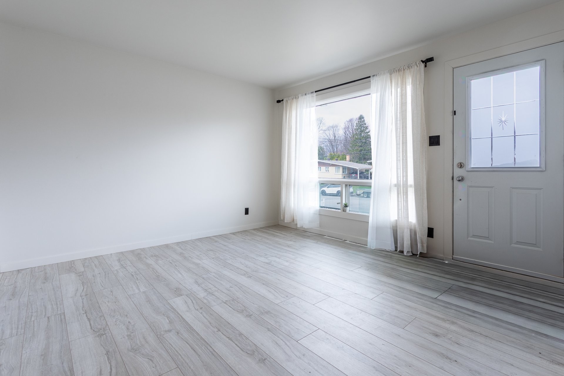 









821


18e Rue

,
Shawinigan,




QC
G9T3S1

