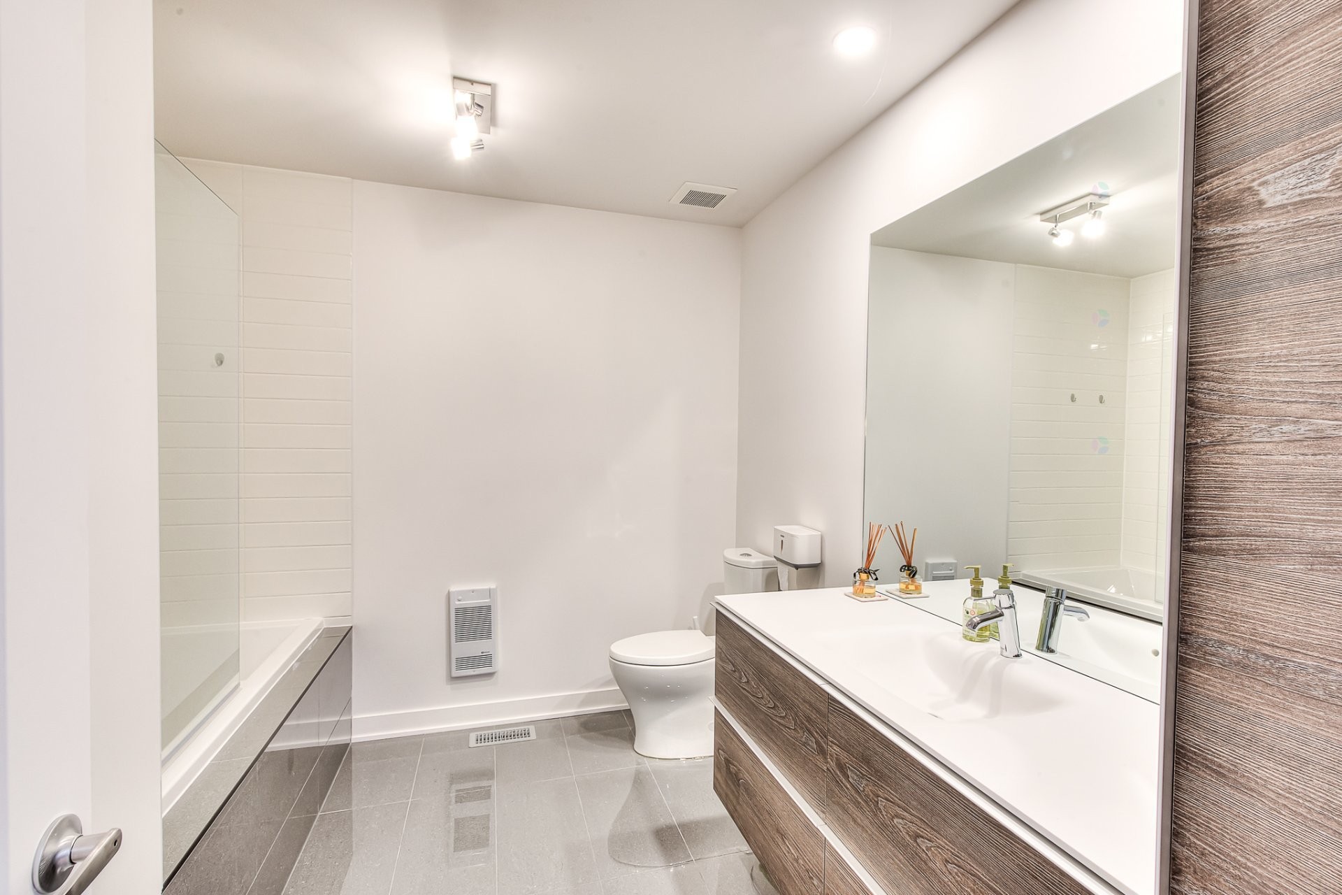









2189


Rue des Montérégiennes

,
Montréal (Saint-Laurent),




QC
H4R1V9

