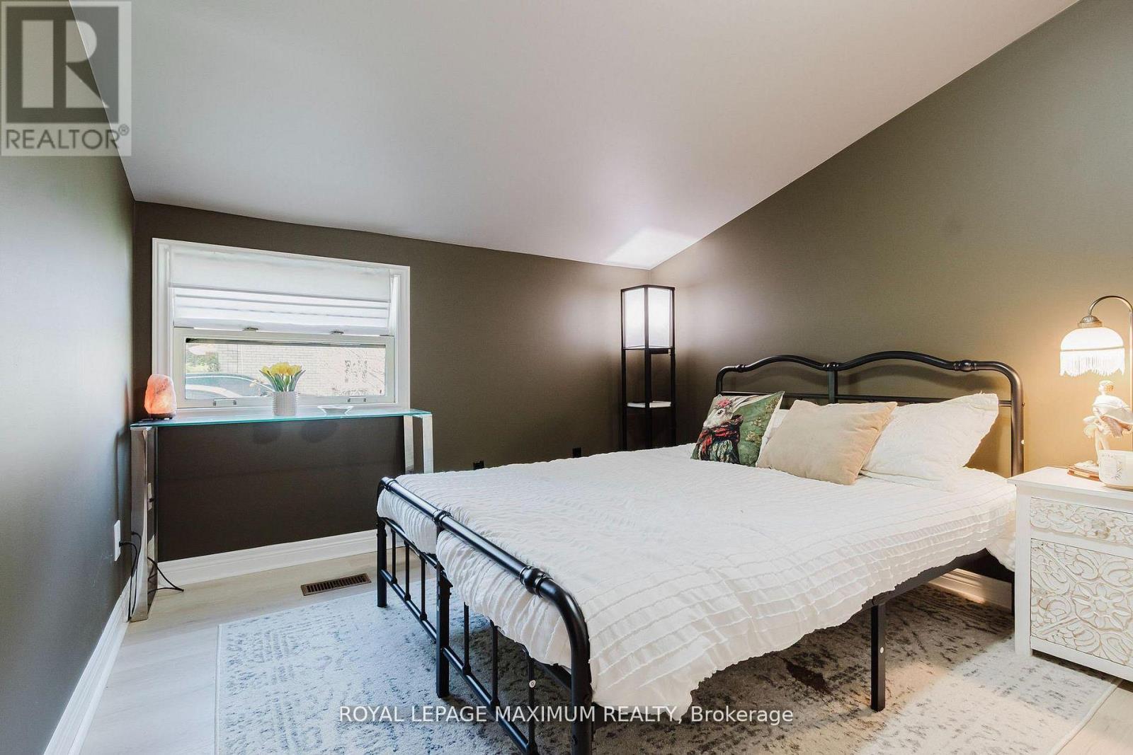 












137 CHURCH STREET N

,
St. Marys,




Ontario
N4X1A9

