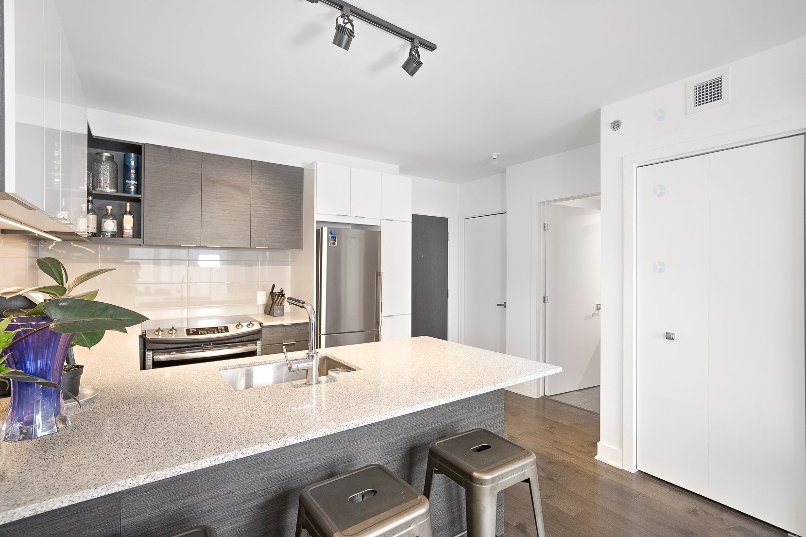 









1800


Boul. René-Lévesque O.

, 807,
Montréal (Ville-Marie),




QC
H3H2H2

