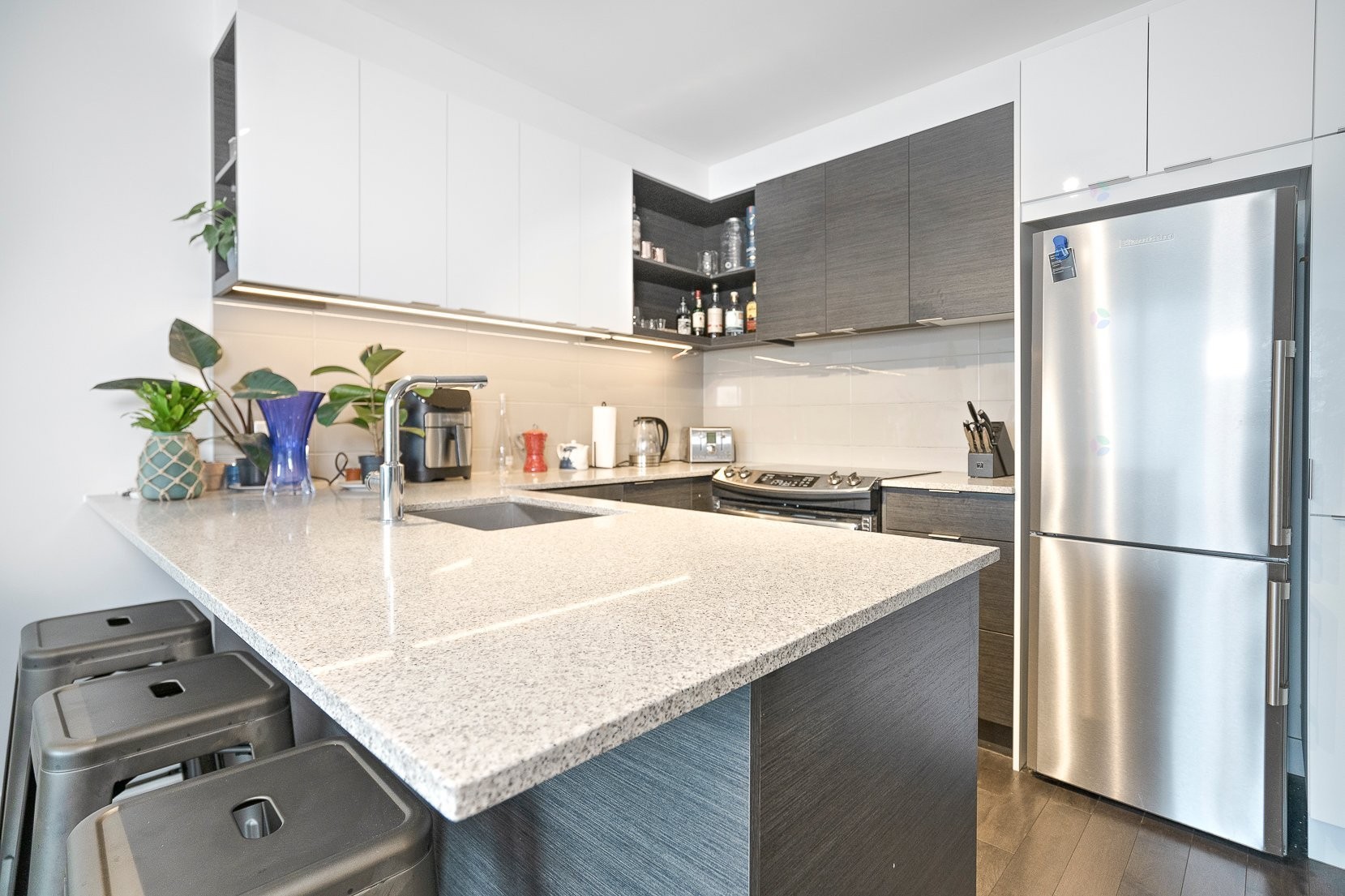 









1800


Boul. René-Lévesque O.

, 807,
Montréal (Ville-Marie),




QC
H3H2H2

