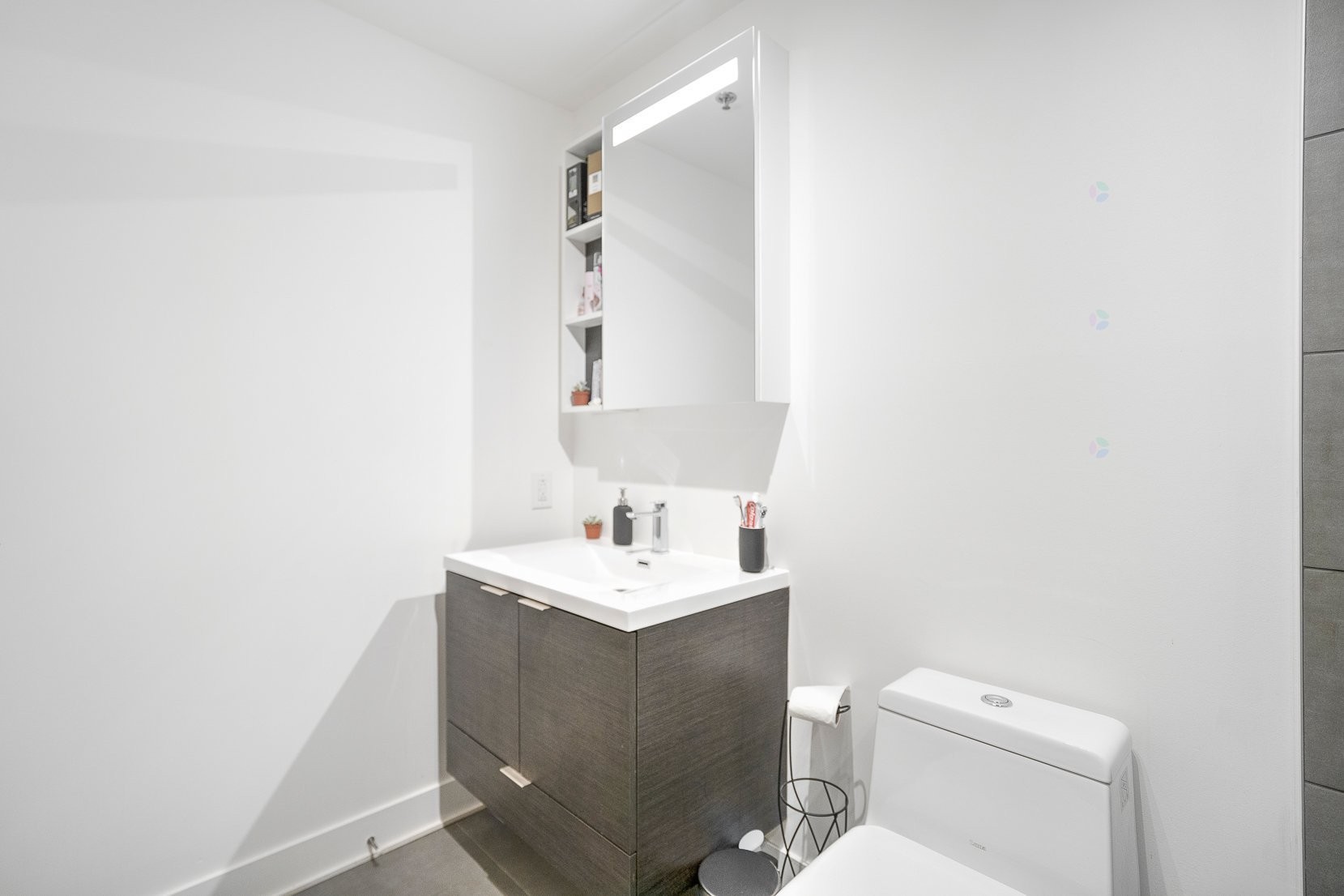 









1800


Boul. René-Lévesque O.

, 807,
Montréal (Ville-Marie),




QC
H3H2H2

