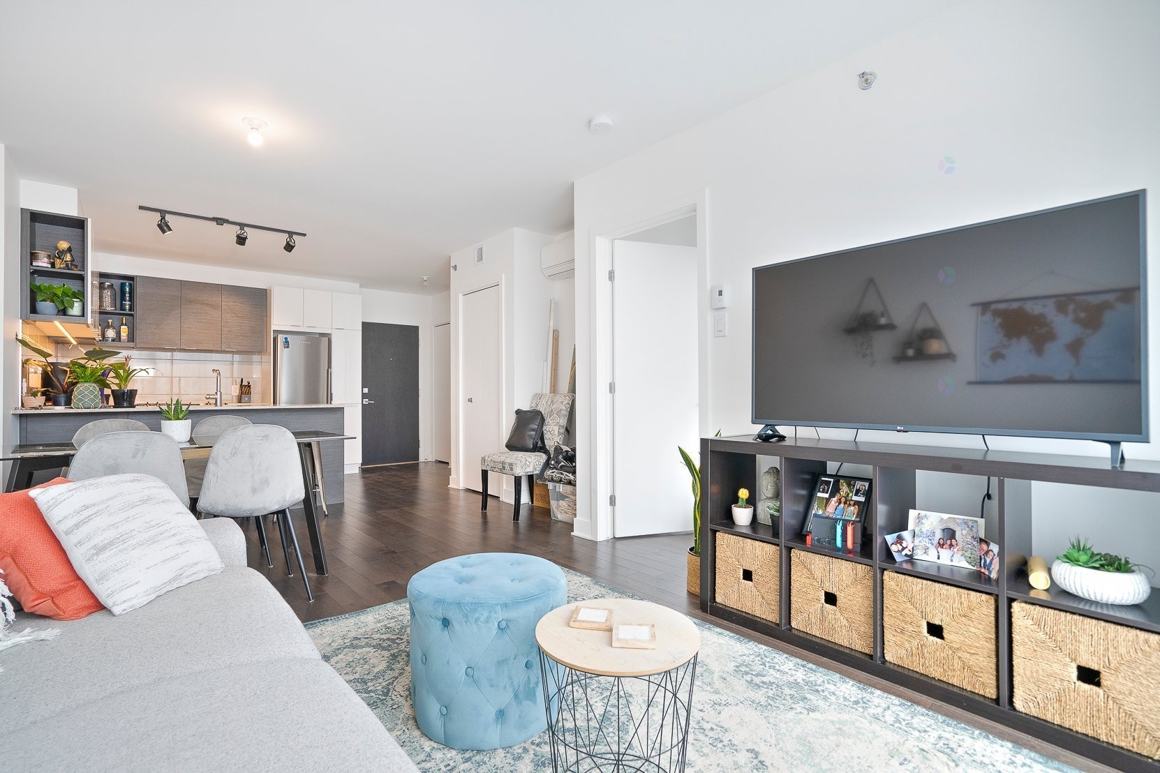 









1800


Boul. René-Lévesque O.

, 807,
Montréal (Ville-Marie),




QC
H3H2H2

