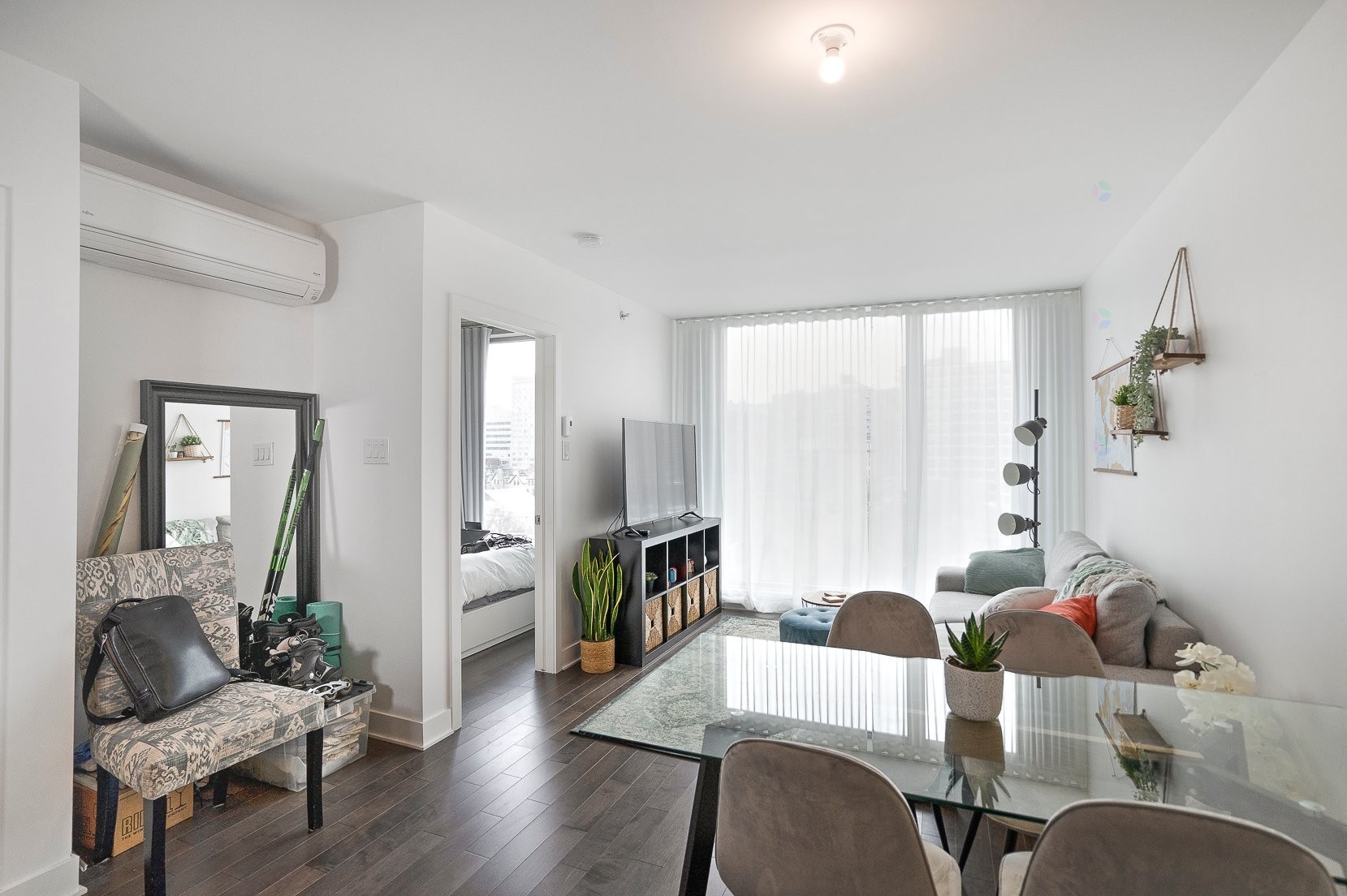 









1800


Boul. René-Lévesque O.

, 807,
Montréal (Ville-Marie),




QC
H3H2H2

