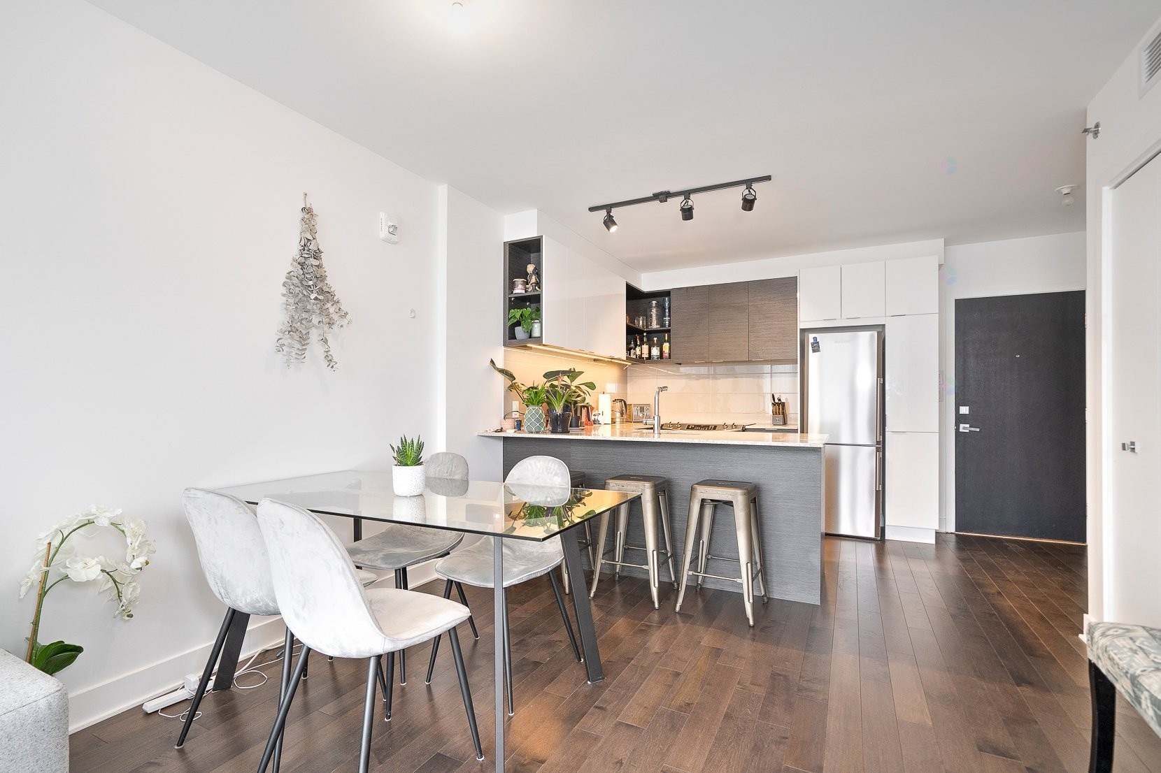 









1800


Boul. René-Lévesque O.

, 807,
Montréal (Ville-Marie),




QC
H3H2H2

