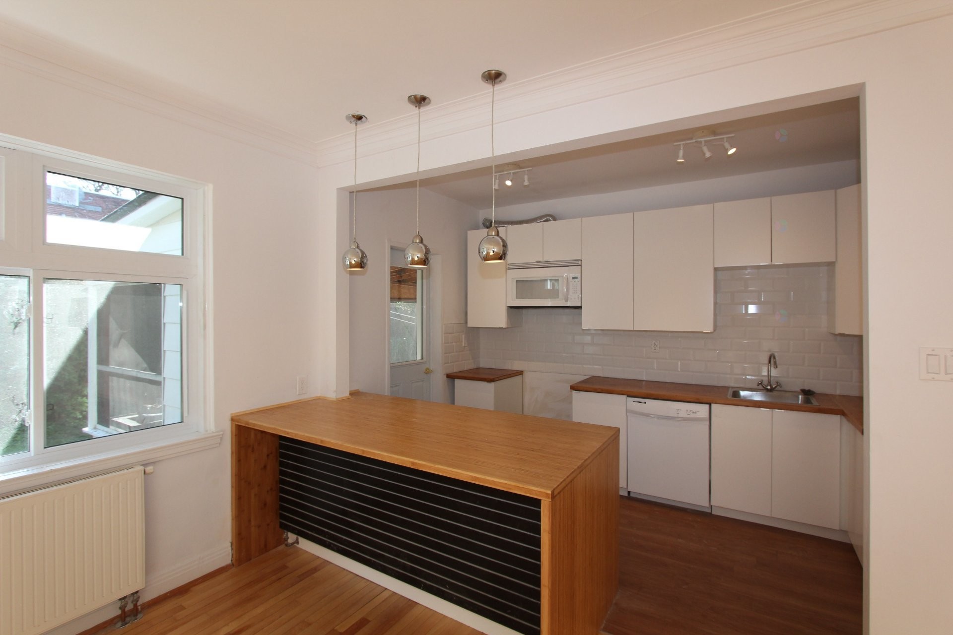 









4990


Rue Fulton

,
Montréal (Côte-des-Neiges/Notre-Dame-de-Grâce),




QC
H3W1V4

