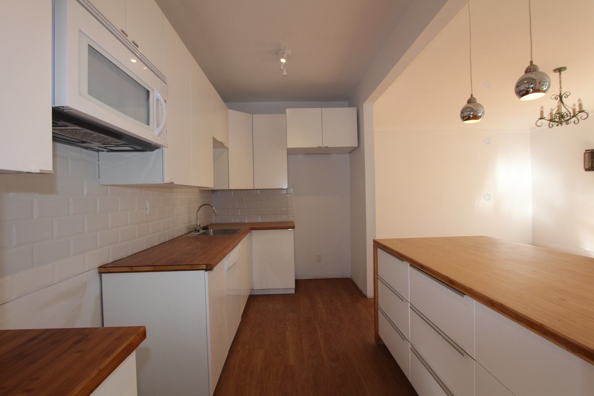 









4990


Rue Fulton

,
Montréal (Côte-des-Neiges/Notre-Dame-de-Grâce),




QC
H3W1V4

