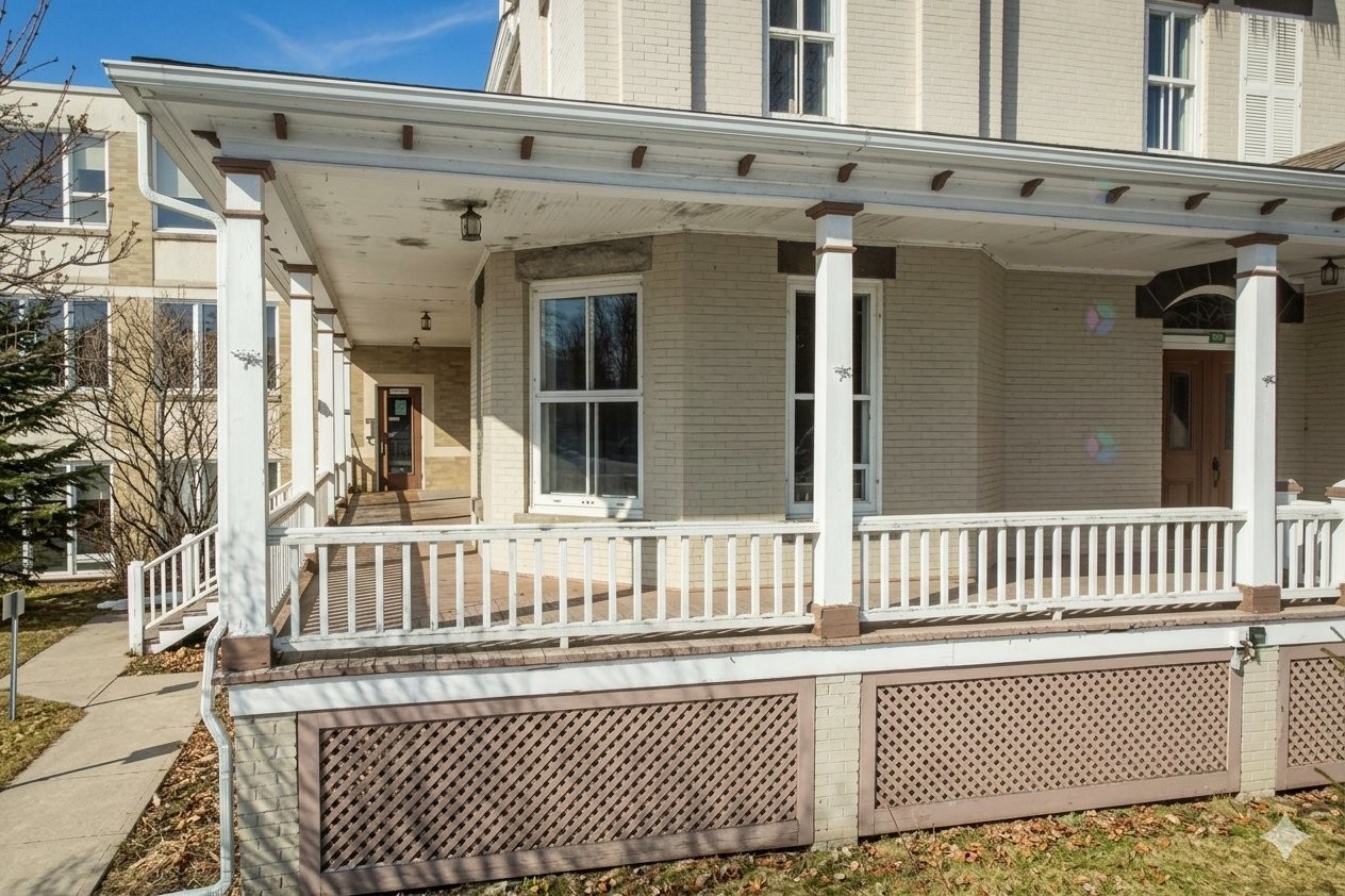 









5025


Rue Foster

,
Waterloo,




QC
J0E2N0

