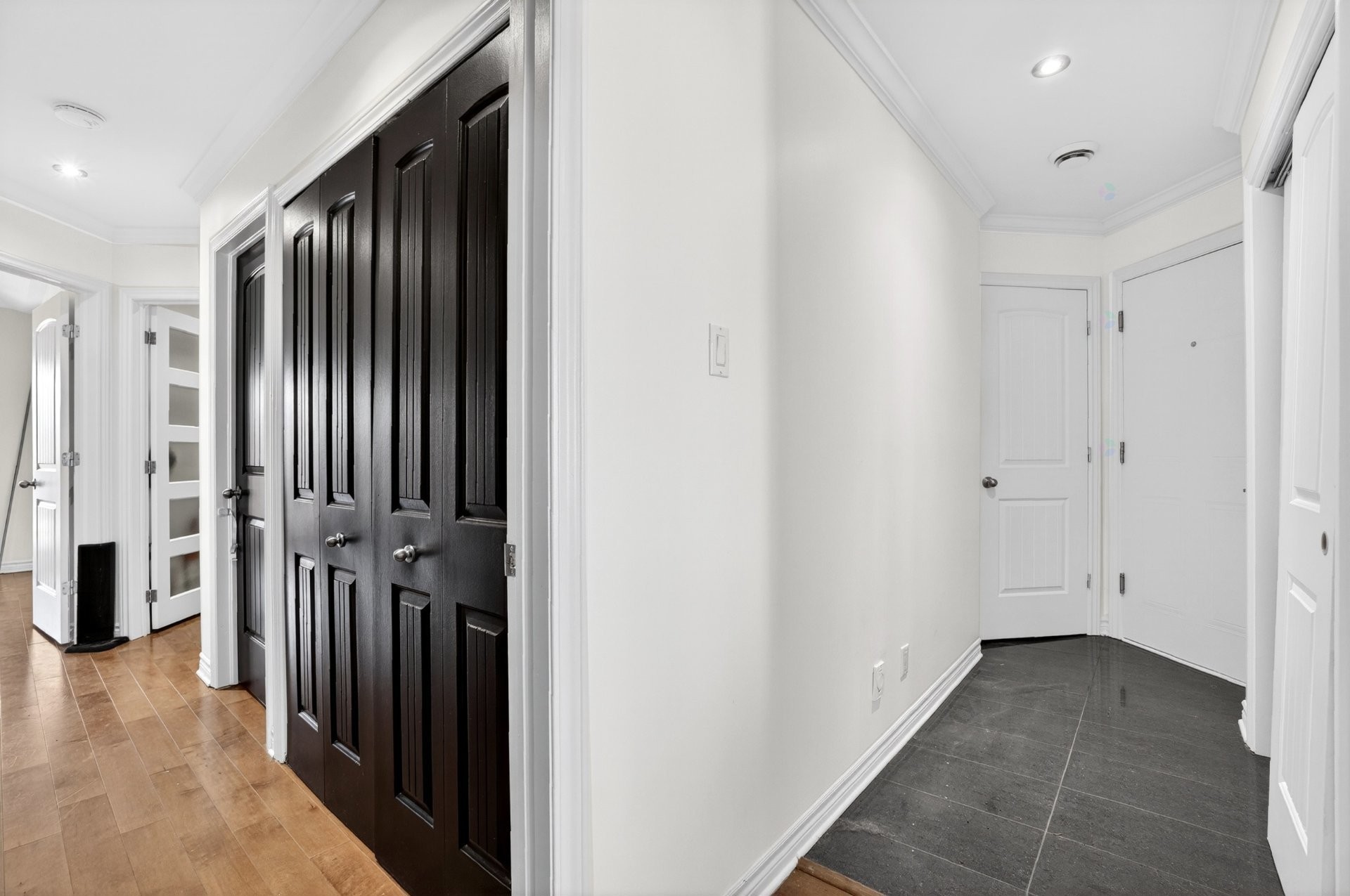 









1208


Boul. du Curé-Labelle

, 301,
Blainville,




QC
J7C2N4

