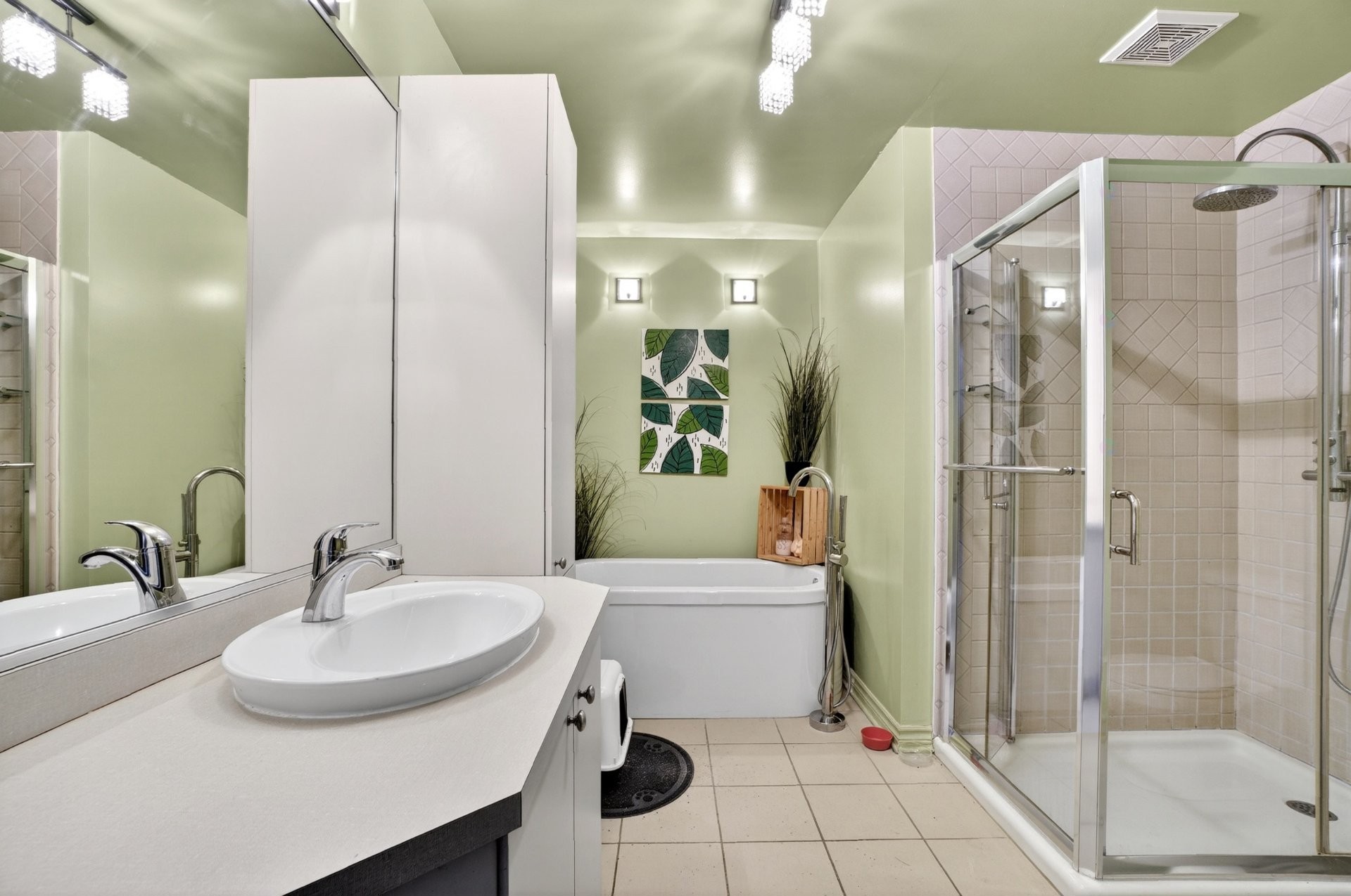 









1208


Boul. du Curé-Labelle

, 301,
Blainville,




QC
J7C2N4

