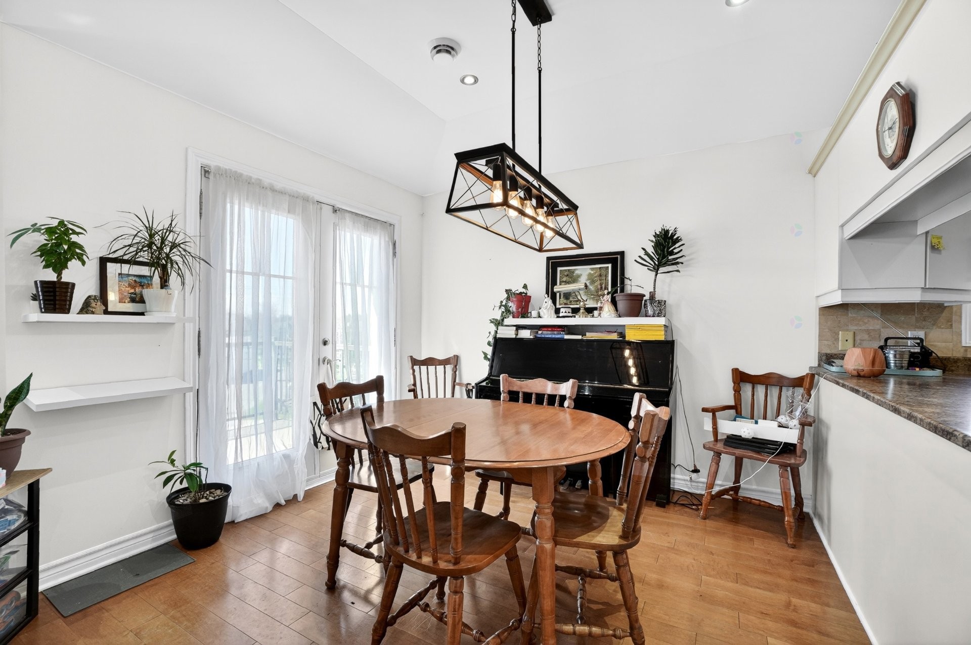 









1208


Boul. du Curé-Labelle

, 301,
Blainville,




QC
J7C2N4

