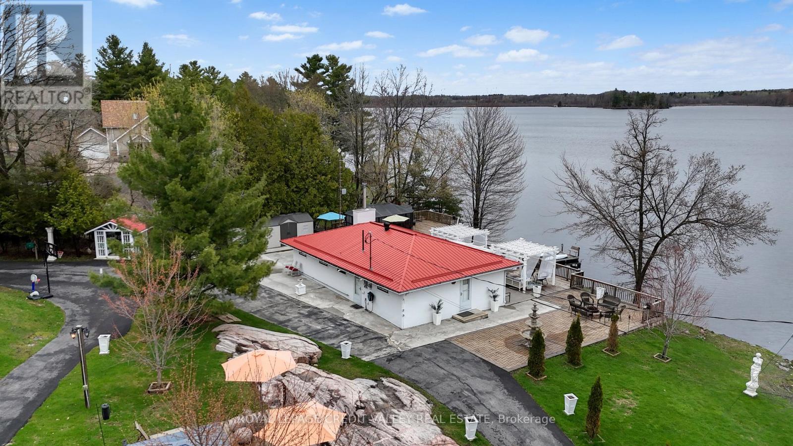 












1189 GILES LANE

,
Frontenac,




Ontario
K0H1T0

