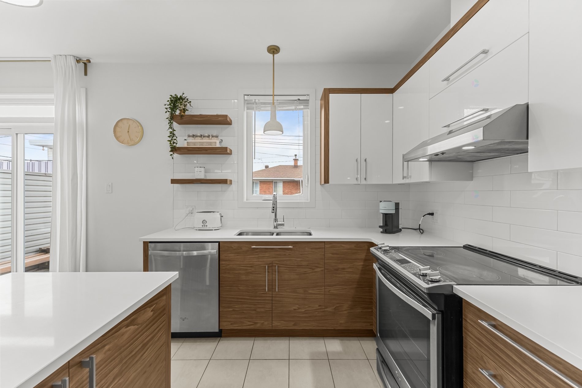 









1320Z


Rue La Salle

,
Longueuil (Le Vieux-Longueuil),




QC
J4K0B8

