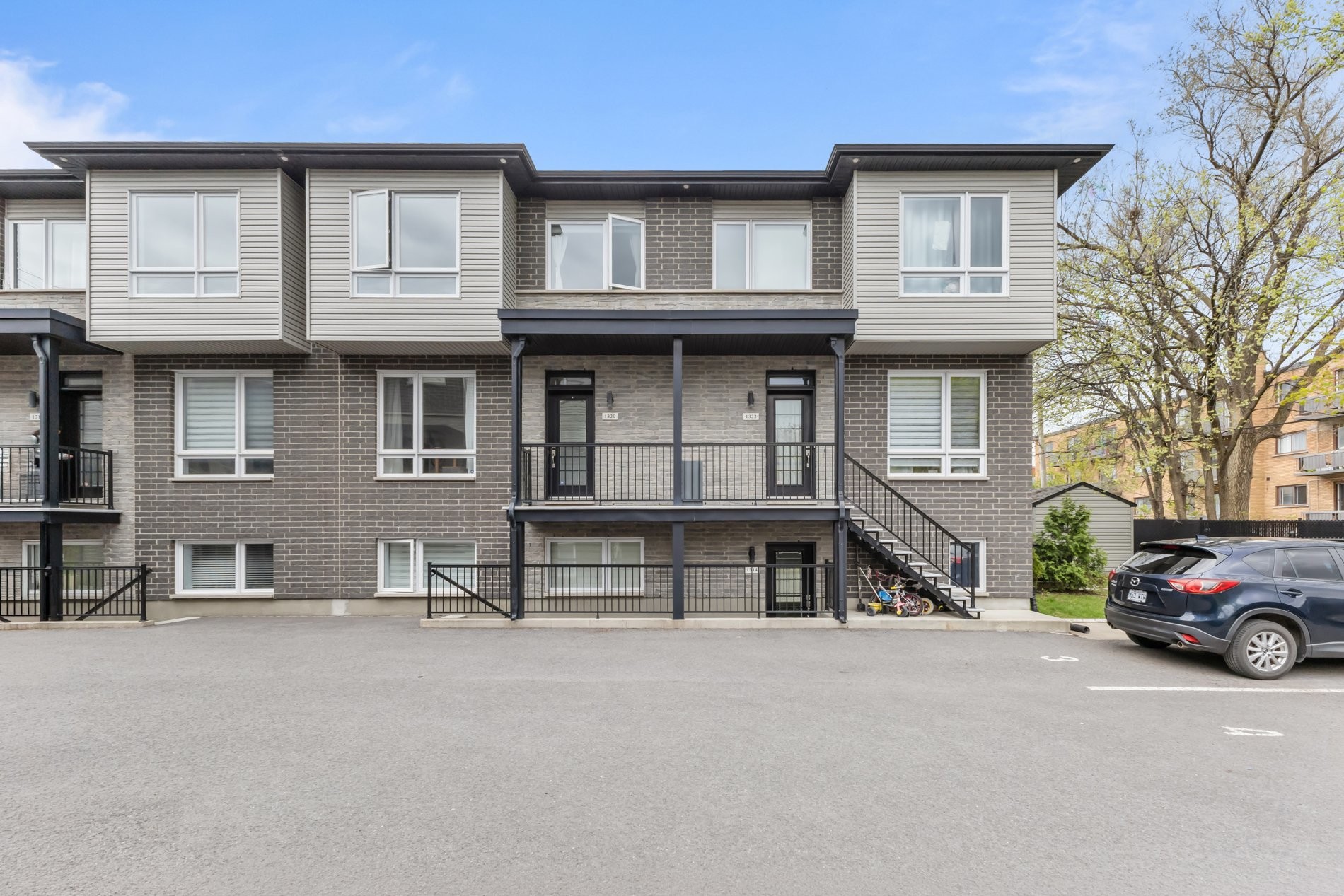 









1320Z


Rue La Salle

,
Longueuil (Le Vieux-Longueuil),




QC
J4K0B8

