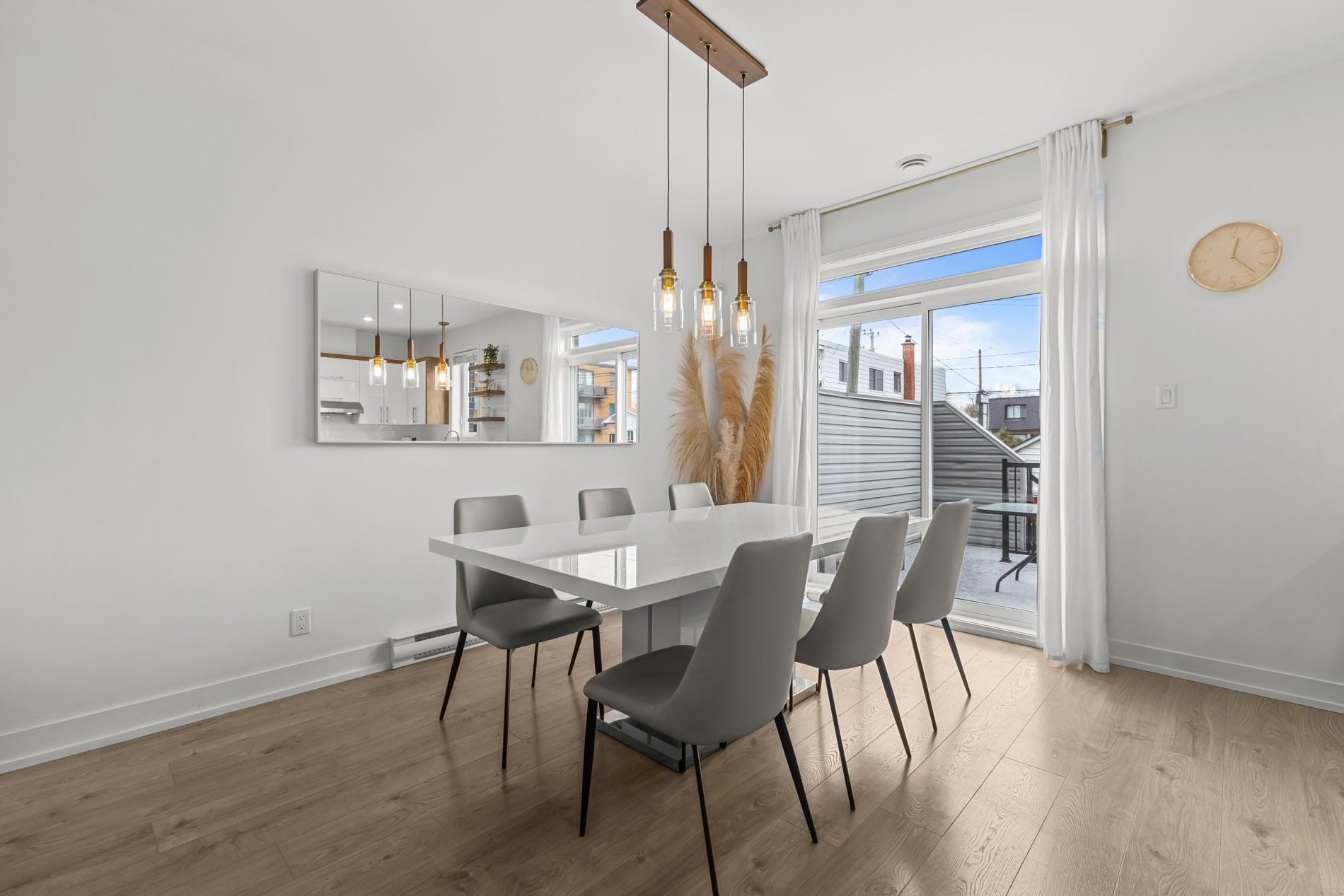 









1320Z


Rue La Salle

,
Longueuil (Le Vieux-Longueuil),




QC
J4K0B8


