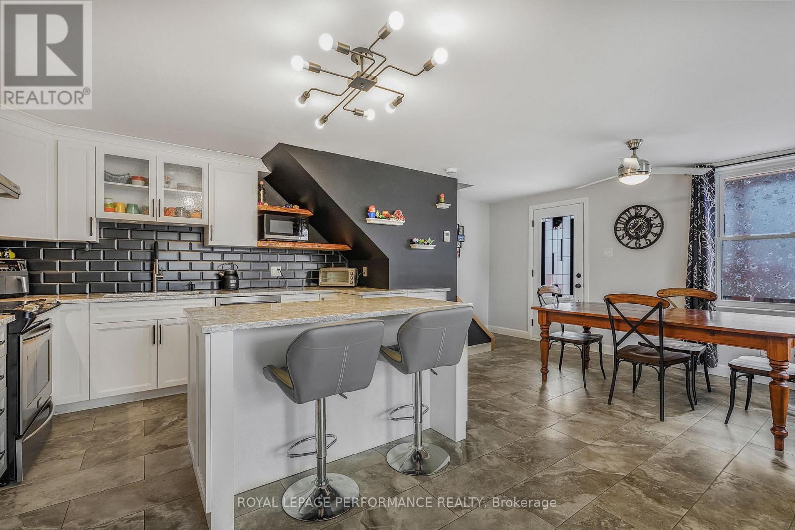 












314 LAURIER STREET

,
Hawkesbury,




Ontario
K6A2A4


