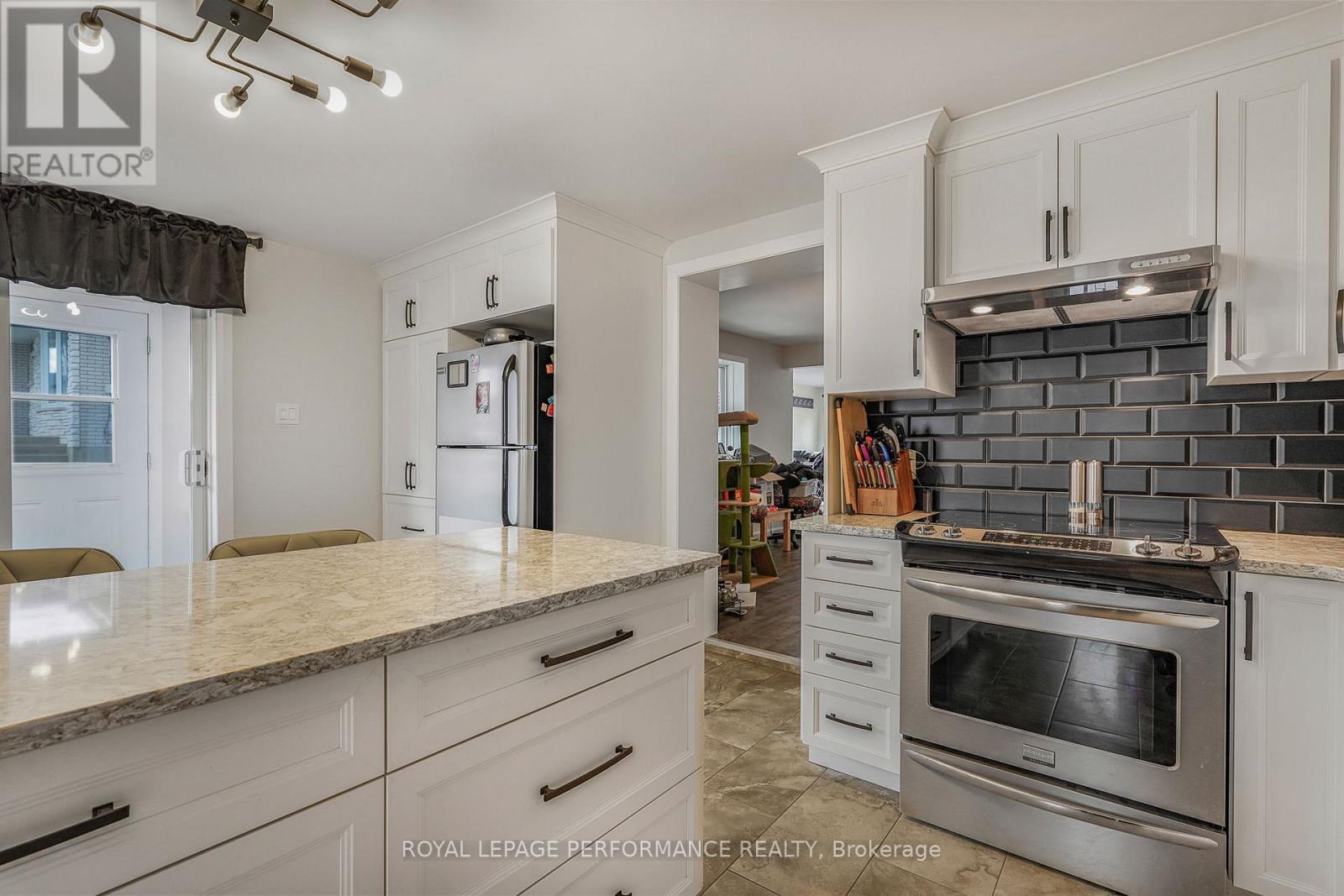












314 LAURIER STREET

,
Hawkesbury,




Ontario
K6A2A4

