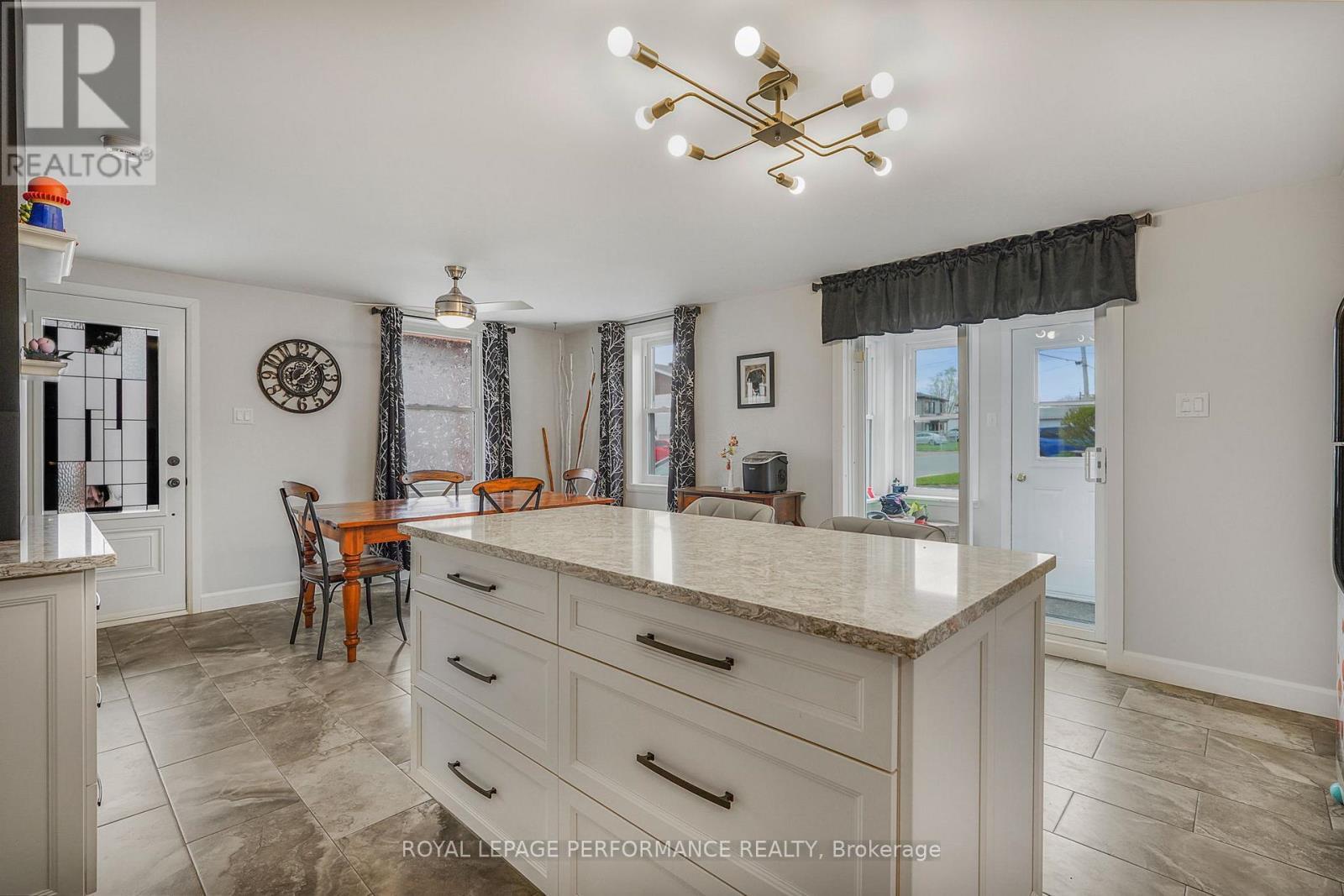 












314 LAURIER STREET

,
Hawkesbury,




Ontario
K6A2A4

