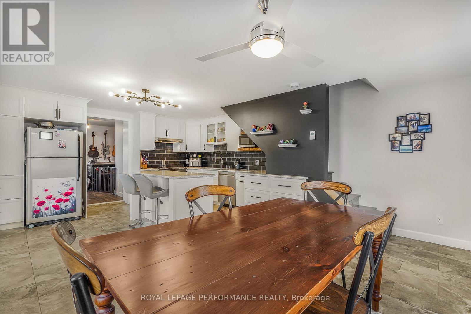 












314 LAURIER STREET

,
Hawkesbury,




Ontario
K6A2A4

