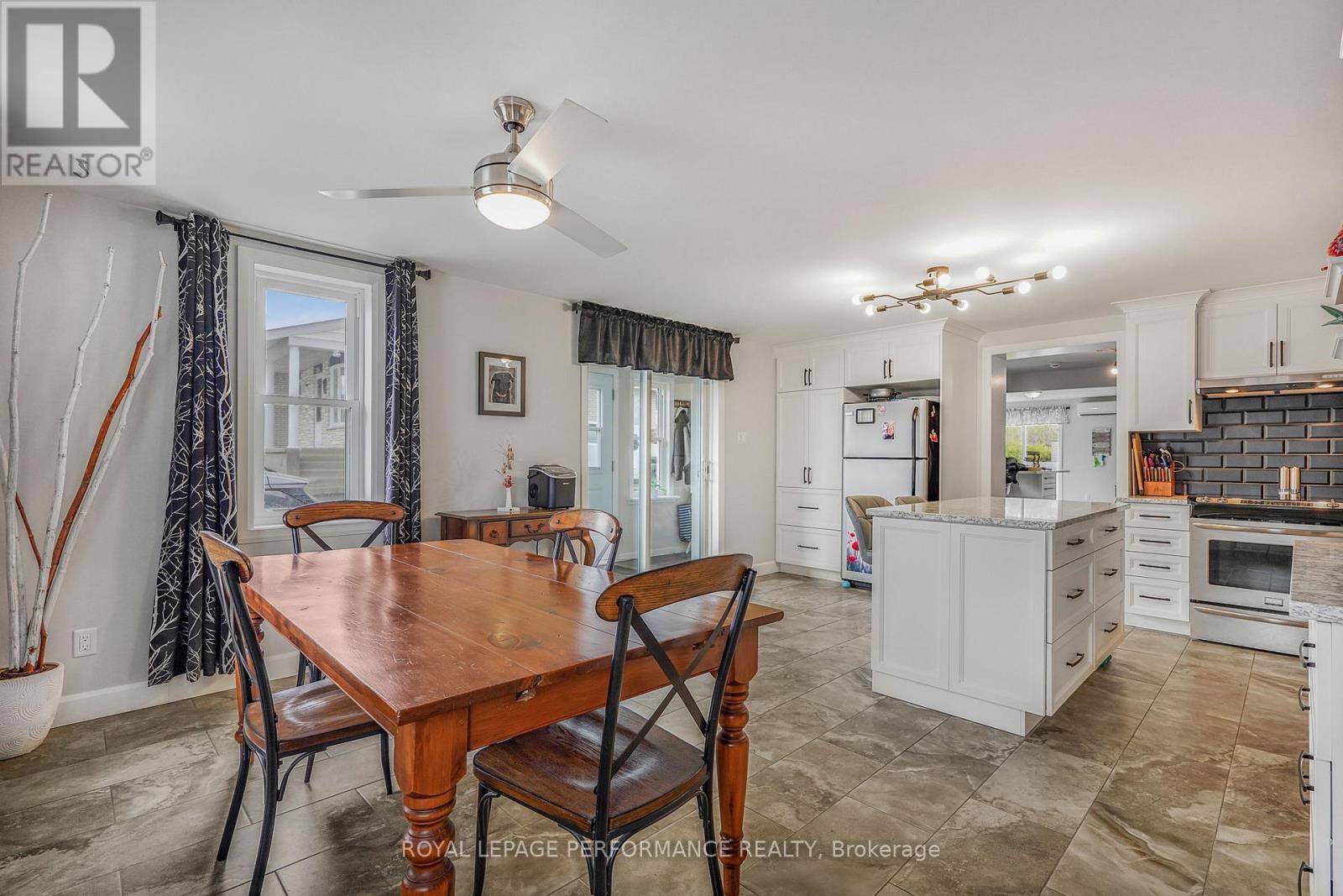 












314 LAURIER STREET

,
Hawkesbury,




Ontario
K6A2A4

