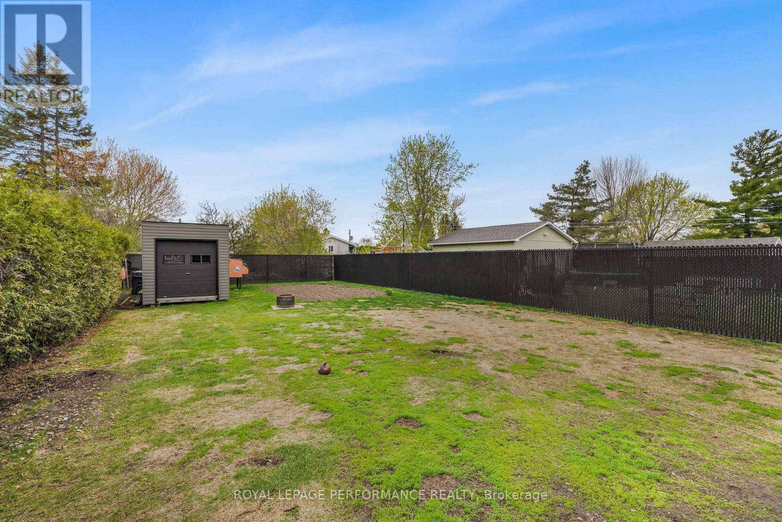












314 LAURIER STREET

,
Hawkesbury,




Ontario
K6A2A4

