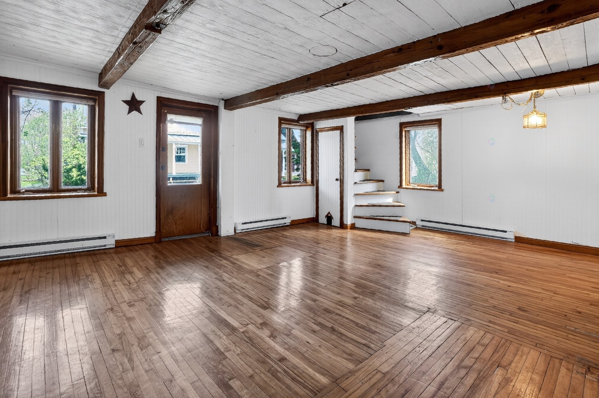 









102


Rue St-Pierre

,
Chambly,




QC
J3L1L7

