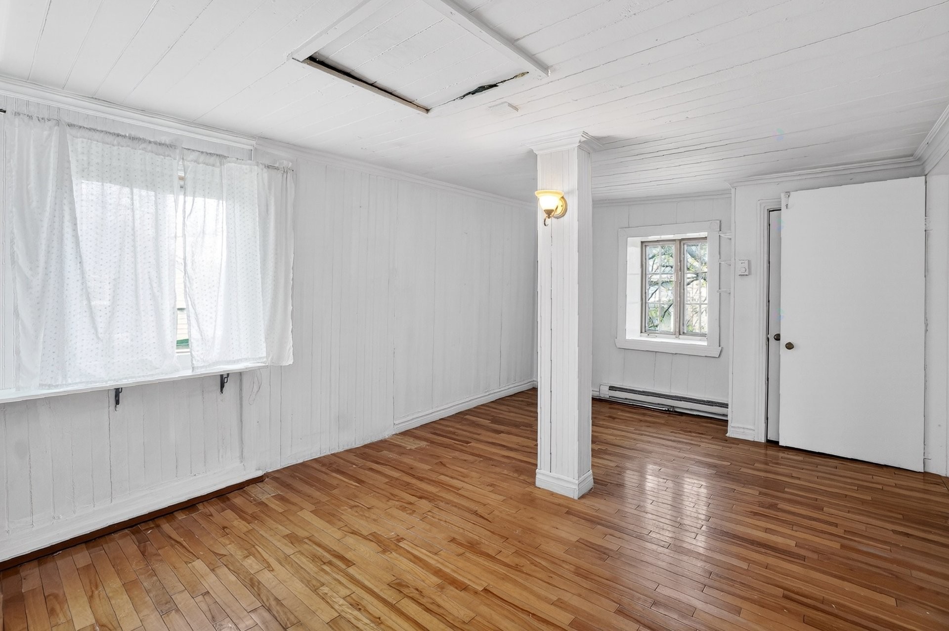









102


Rue St-Pierre

,
Chambly,




QC
J3L1L7

