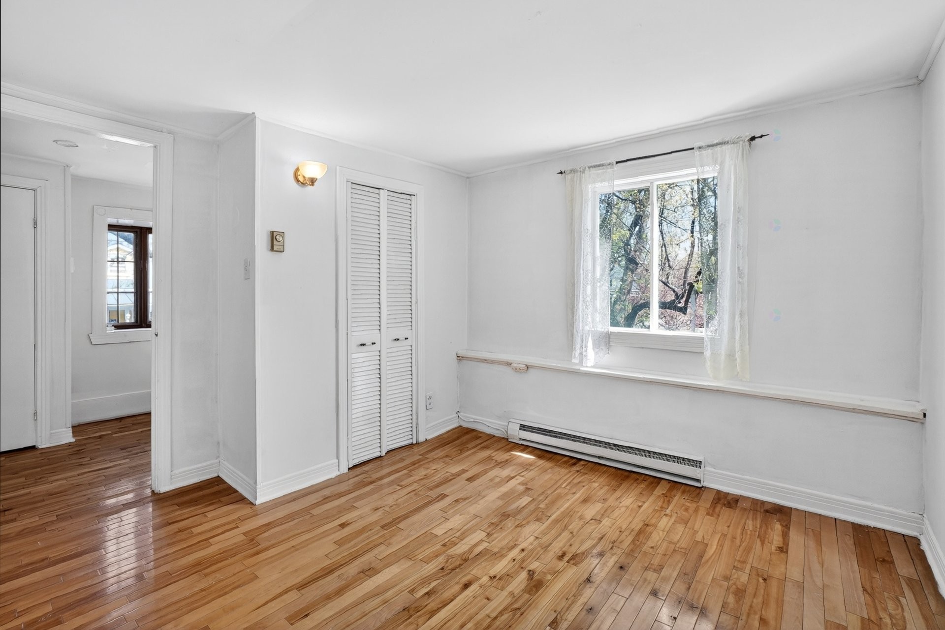 









102


Rue St-Pierre

,
Chambly,




QC
J3L1L7

