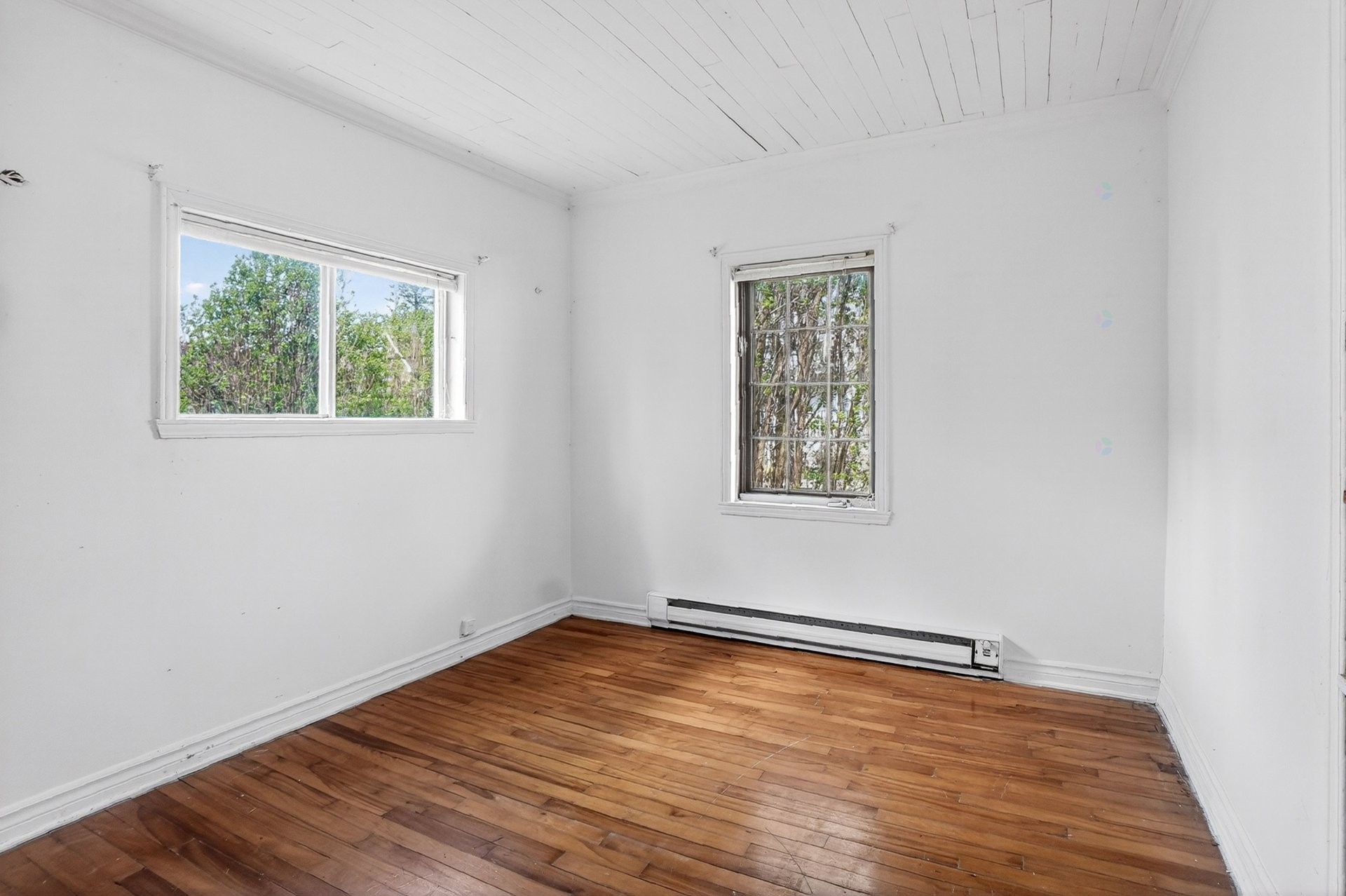 









102


Rue St-Pierre

,
Chambly,




QC
J3L1L7

