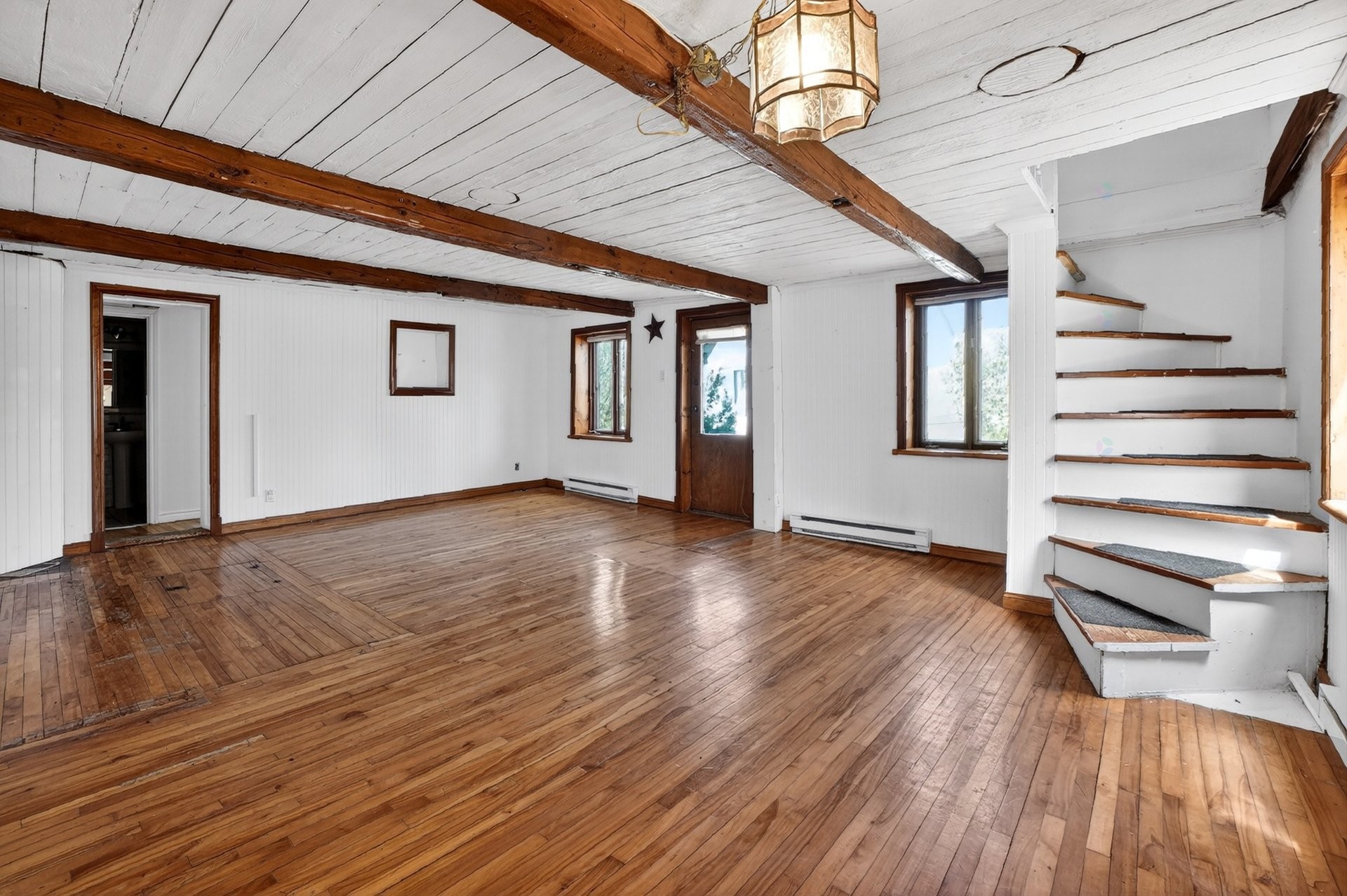 









102


Rue St-Pierre

,
Chambly,




QC
J3L1L7

