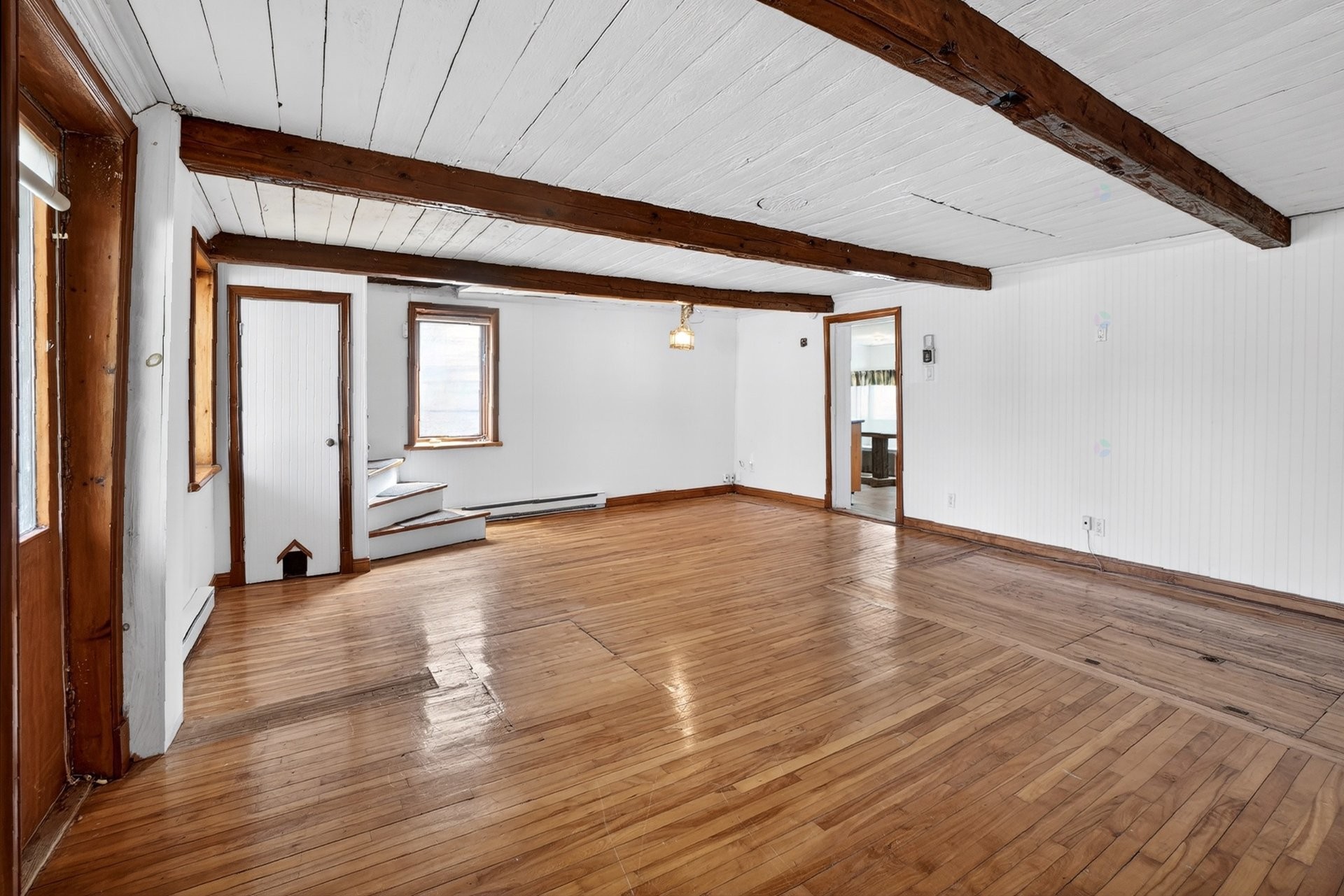 









102


Rue St-Pierre

,
Chambly,




QC
J3L1L7

