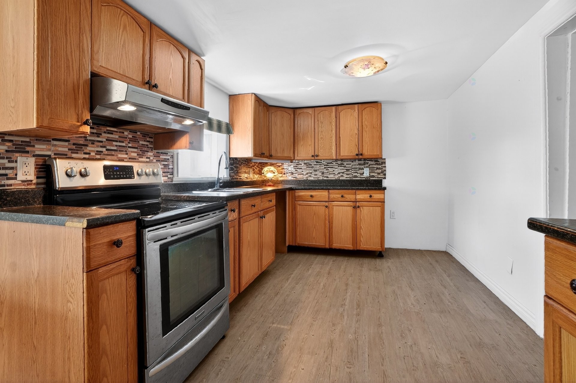 









102


Rue St-Pierre

,
Chambly,




QC
J3L1L7

